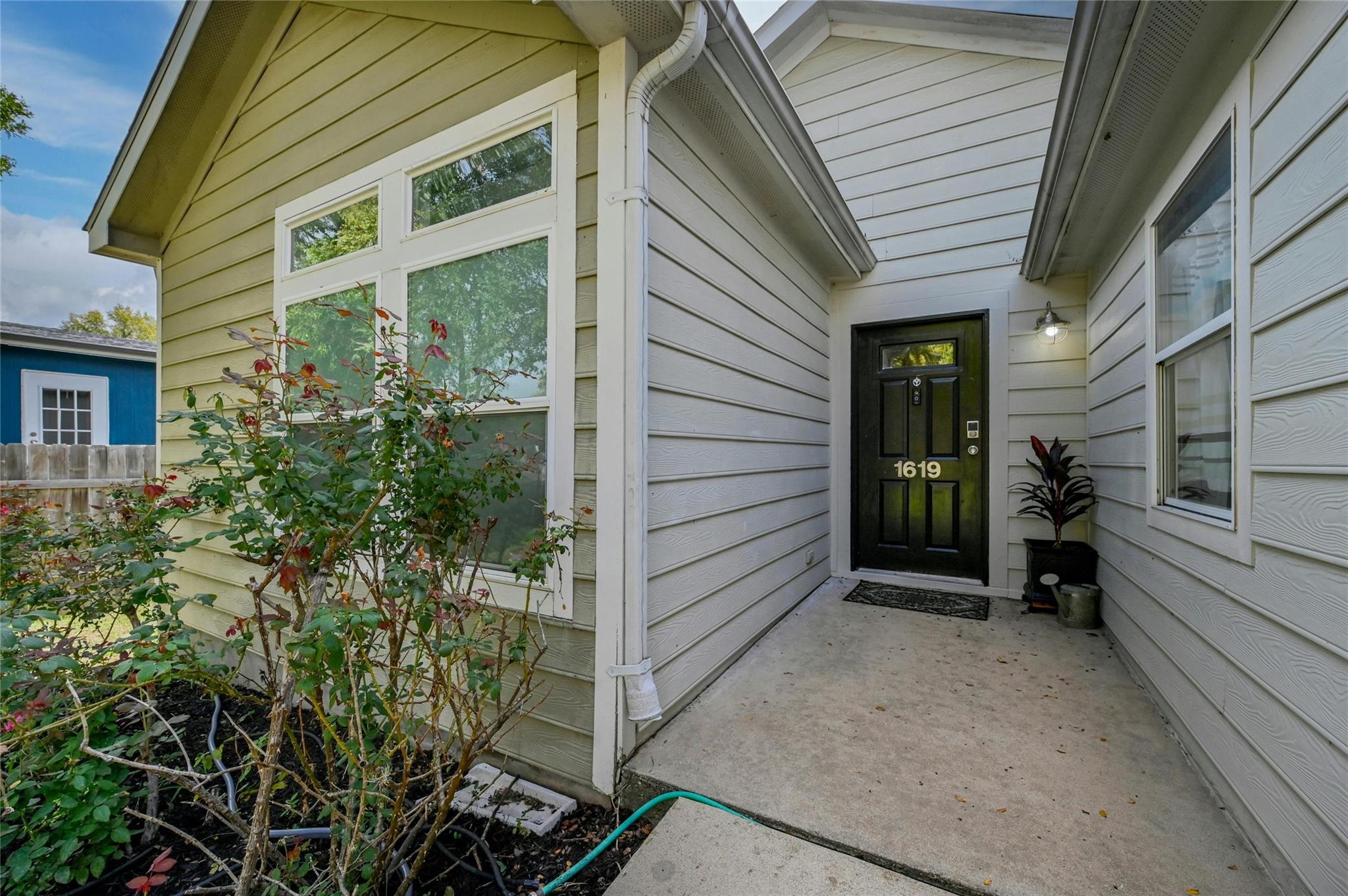 1619 J J Seabrook Dr, Austin, TX 78721