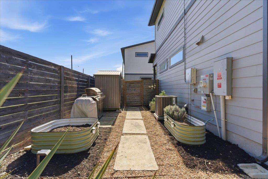 706 SHORT KEMP St # 2, Austin, TX 78741