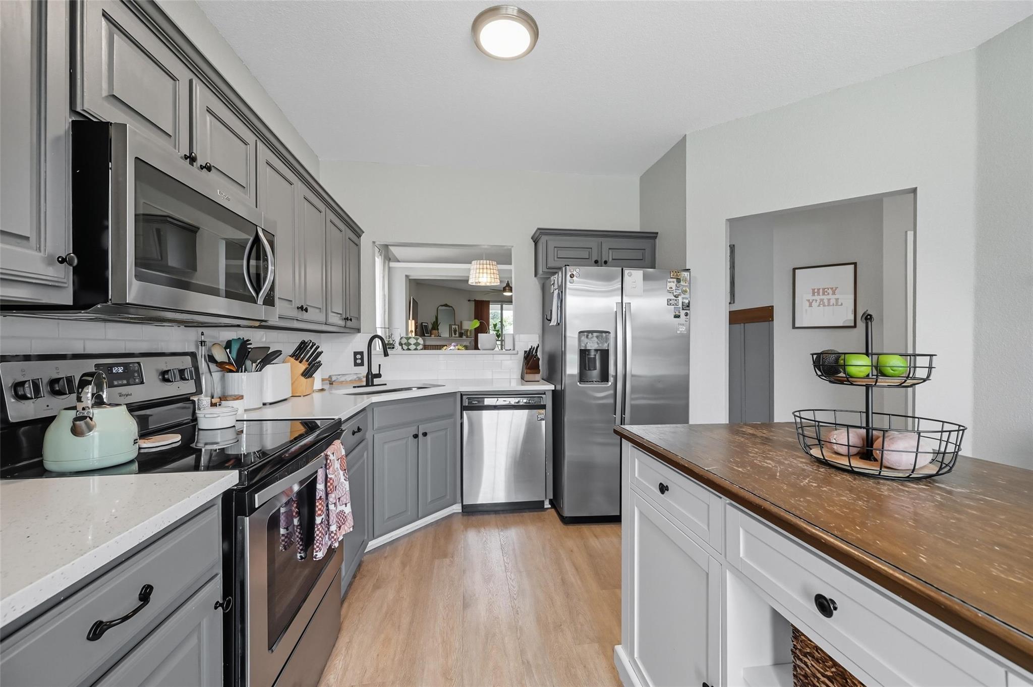 10312 Nelson Dr, Benbrook, TX 76126