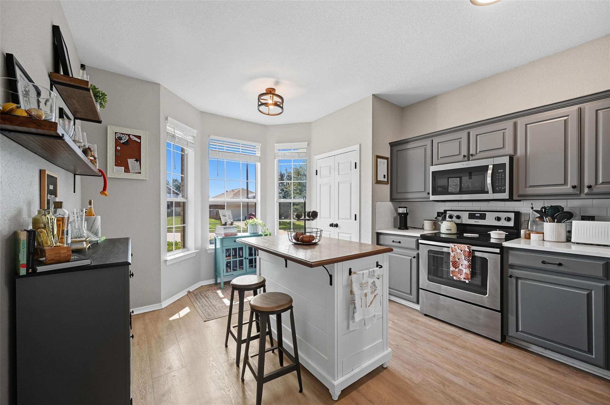 10312 Nelson Dr, Benbrook, TX 76126