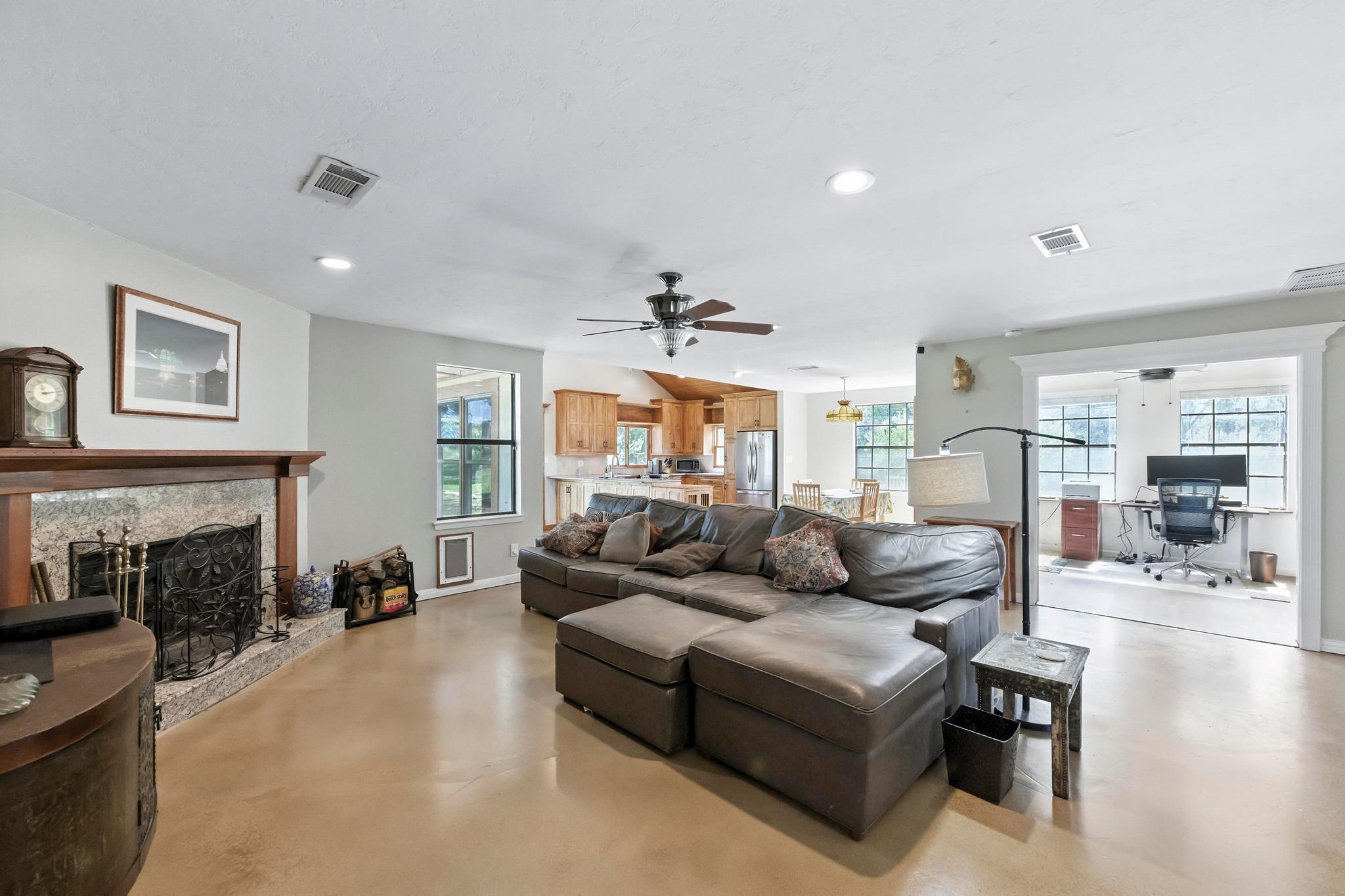 190 Carol Ann Dr, Austin, TX 78737