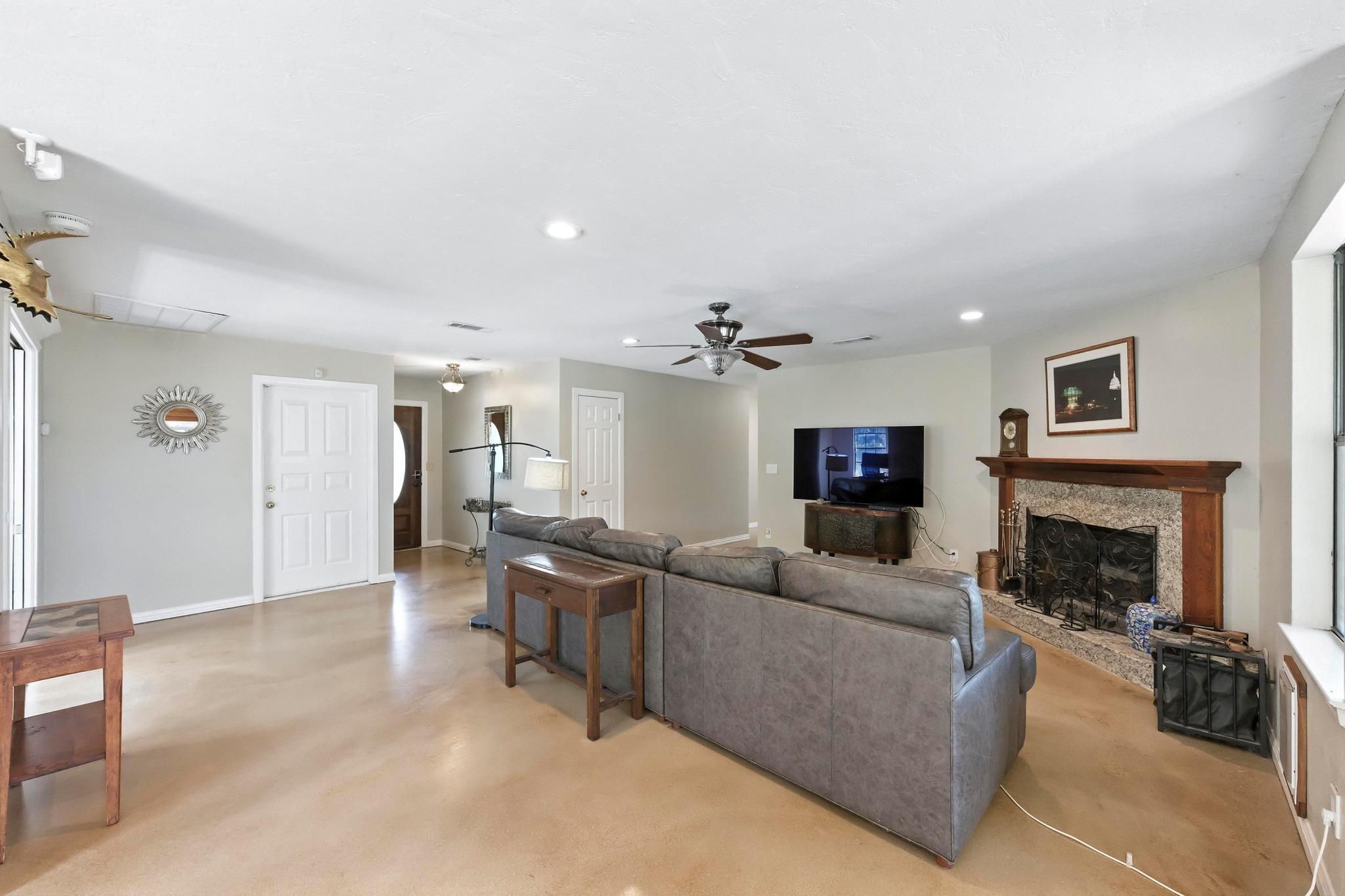 190 Carol Ann Dr, Austin, TX 78737