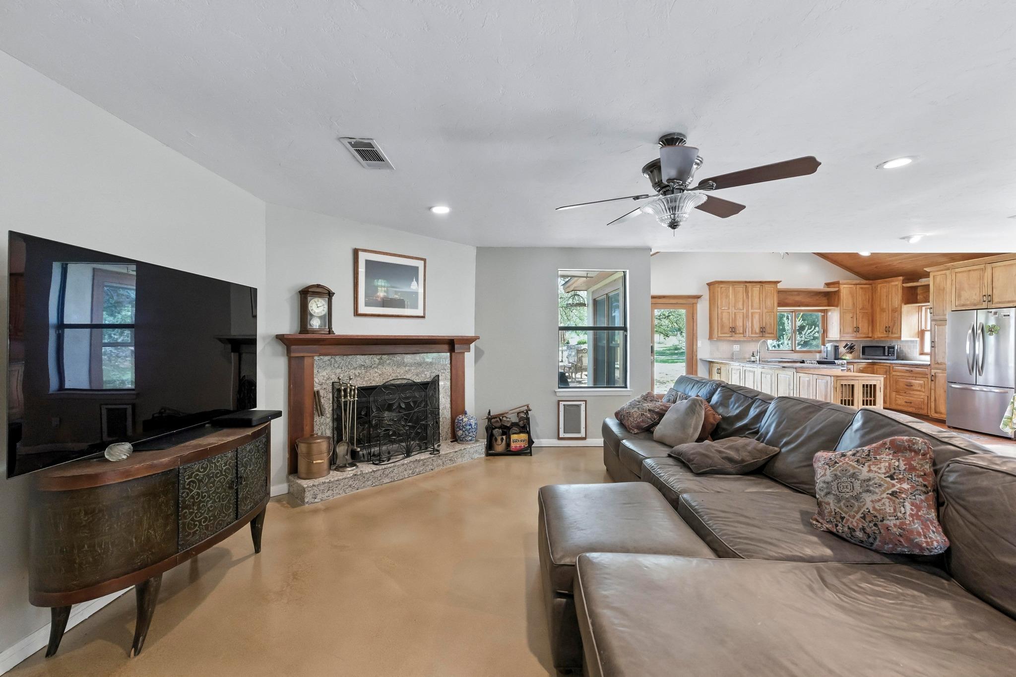 190 Carol Ann Dr, Austin, TX 78737