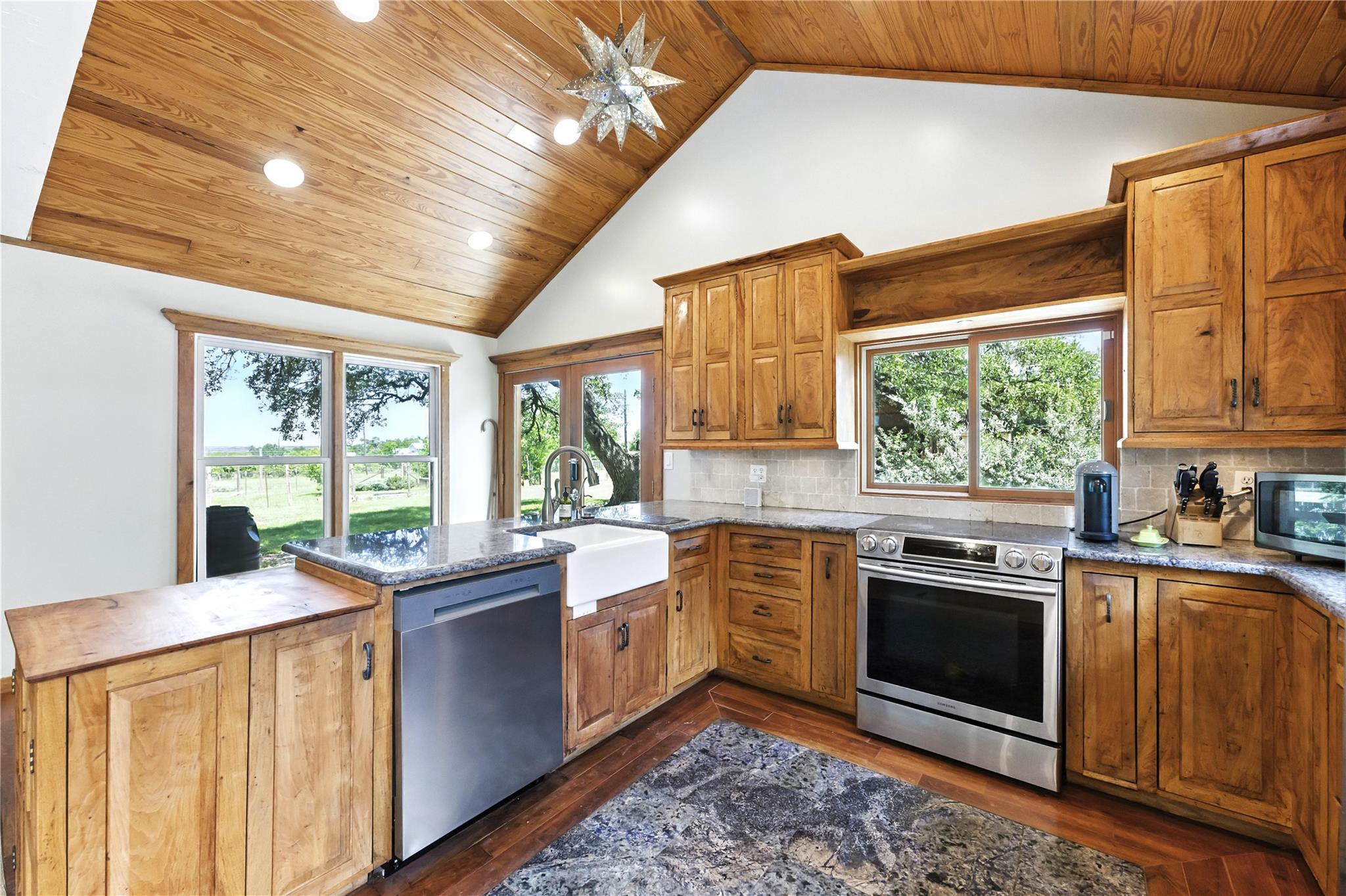 190 Carol Ann Dr, Austin, TX 78737