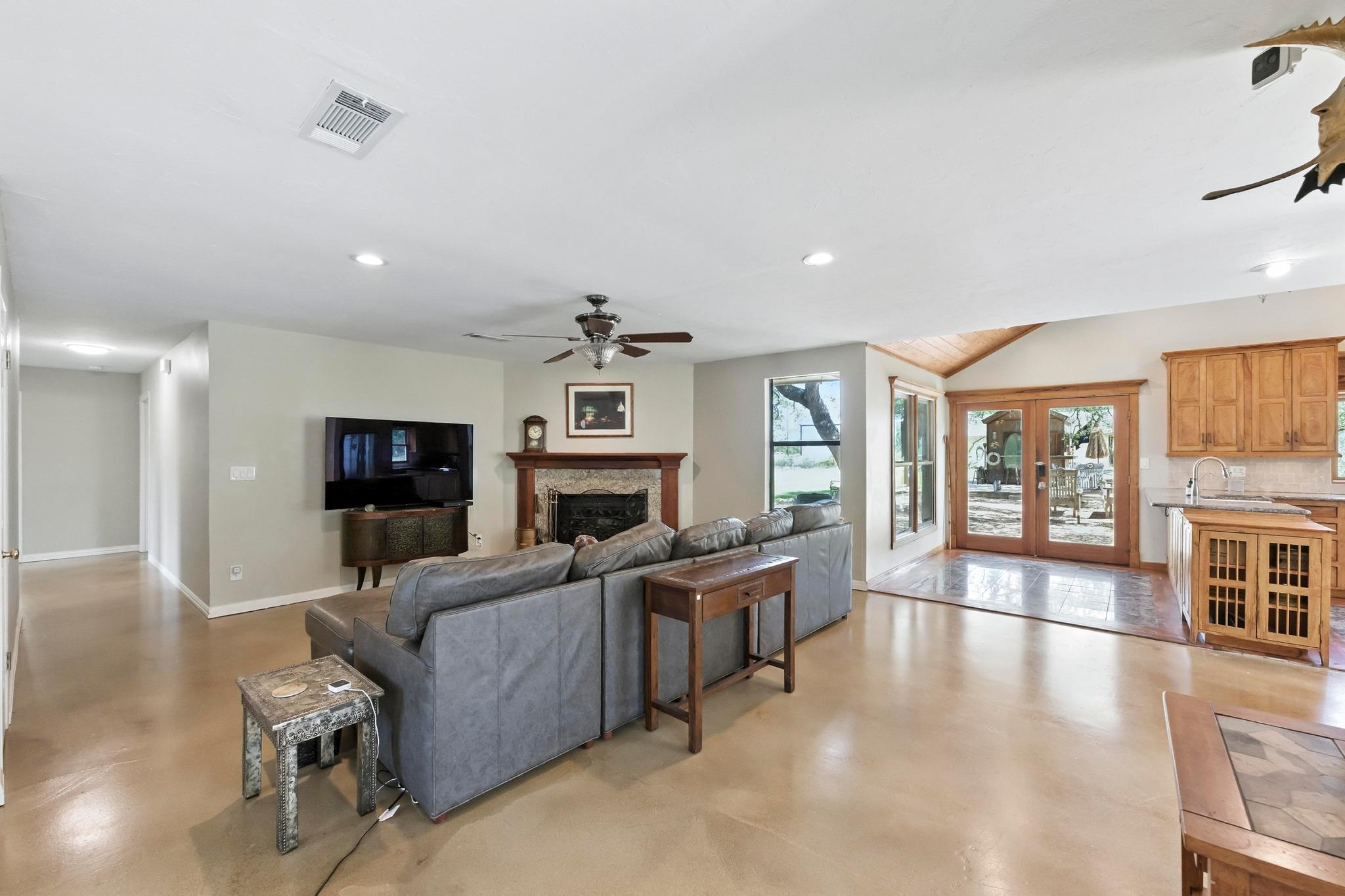 190 Carol Ann Dr, Austin, TX 78737