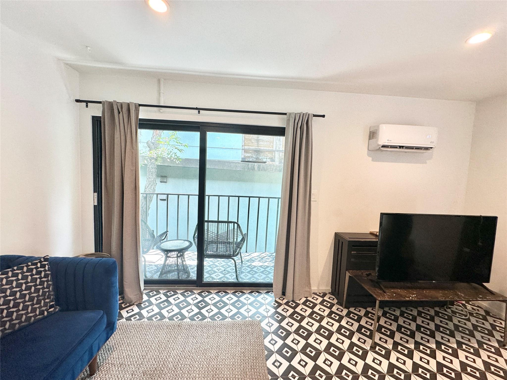 201 Academy Dr # 201, Austin, TX 78704