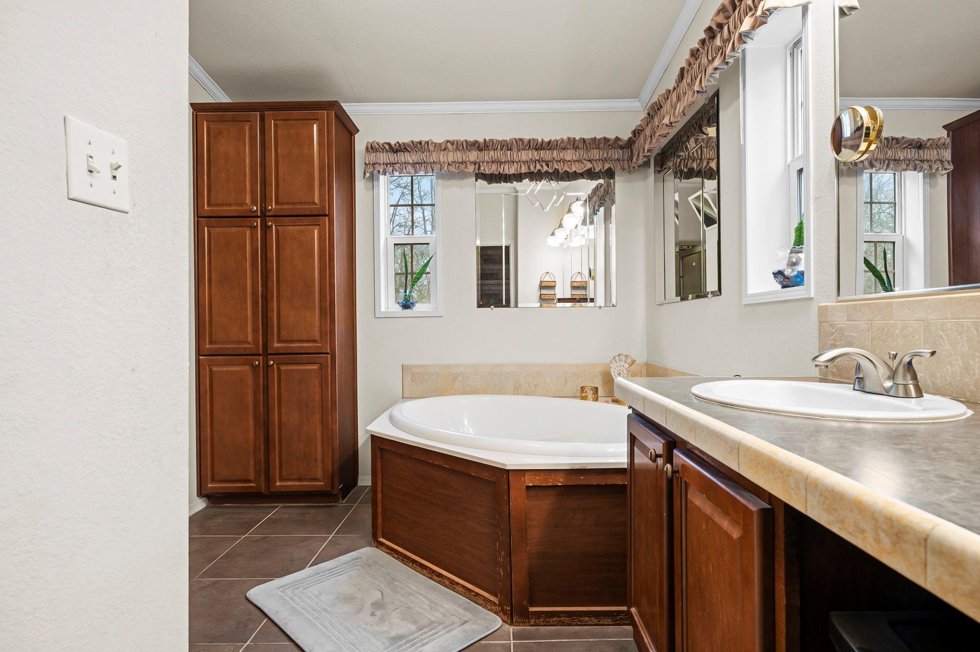 175 Fawn Ridge Rd, Cedar Creek, TX 78612