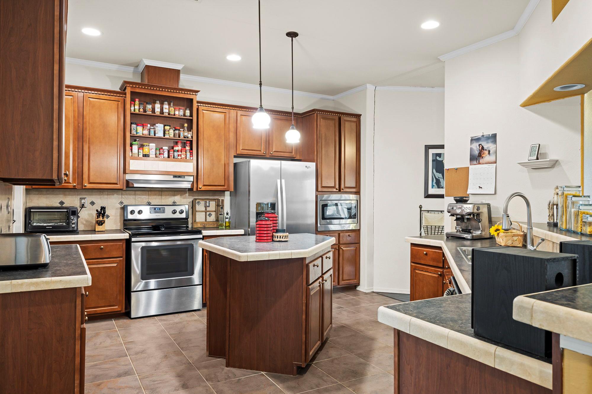 175 Fawn Ridge Rd, Cedar Creek, TX 78612