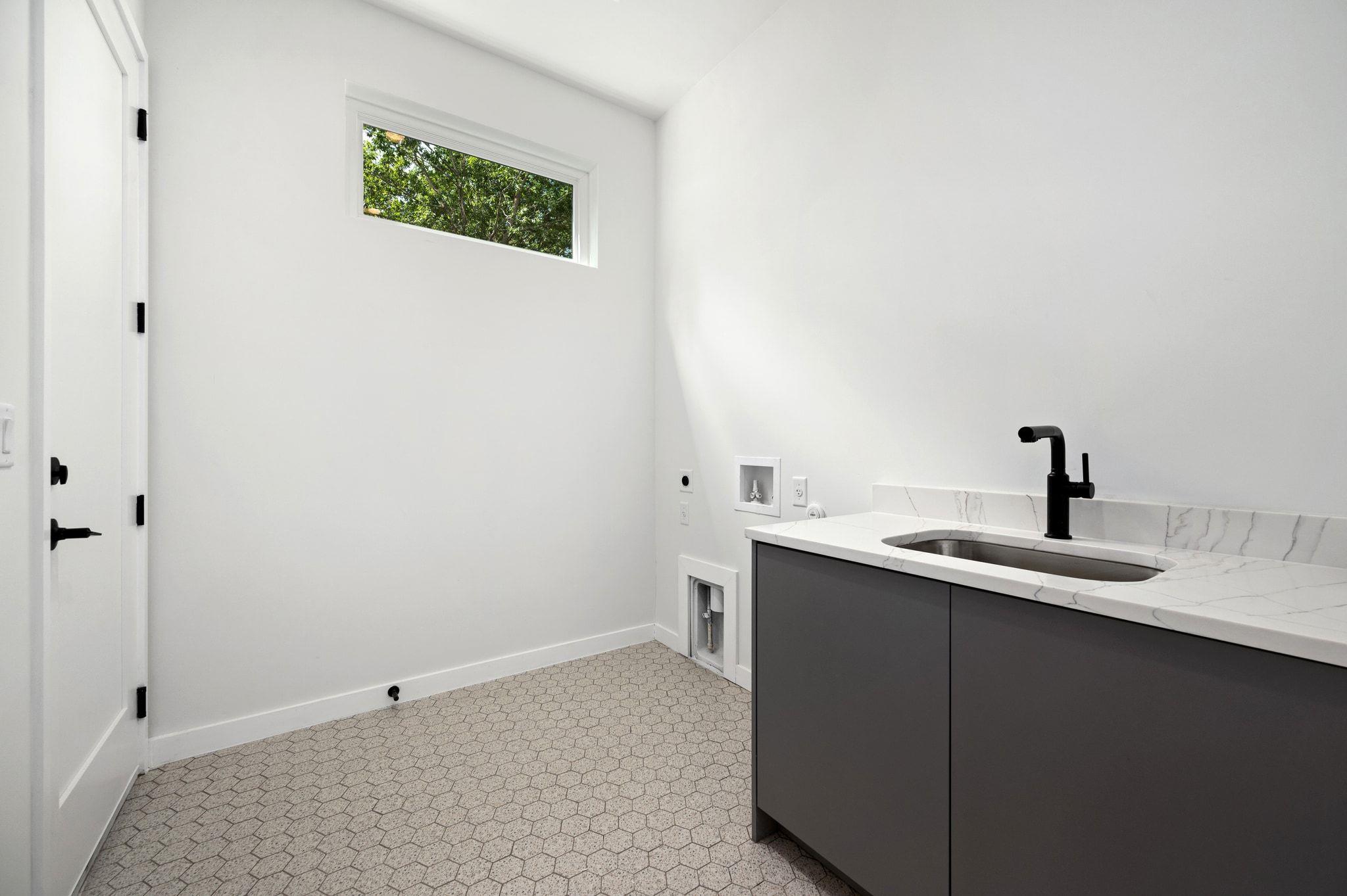 1104 Gunter St # 1/2, Austin, TX 78702