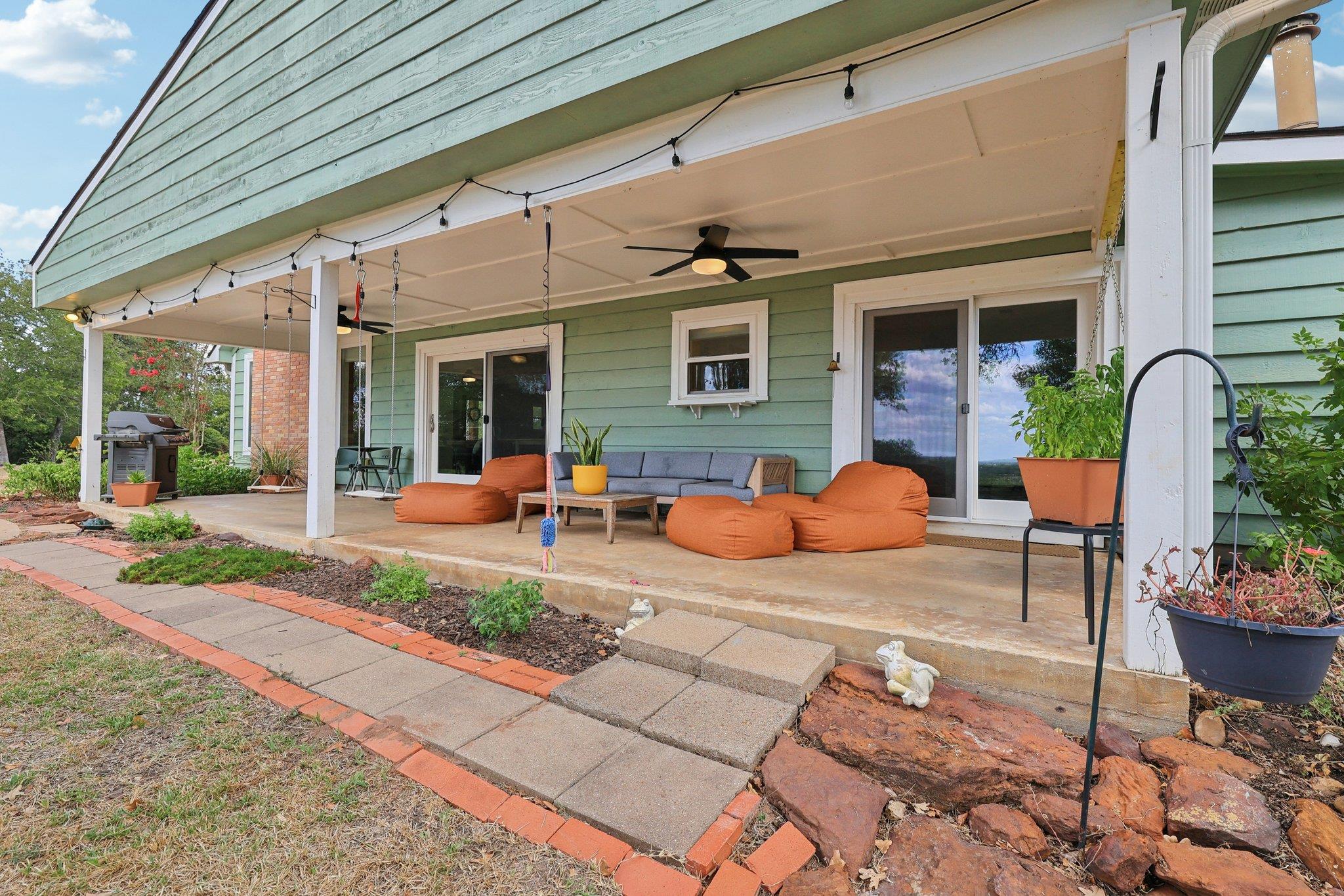 128 Copeland Hill Rd, Smithville, TX 78957