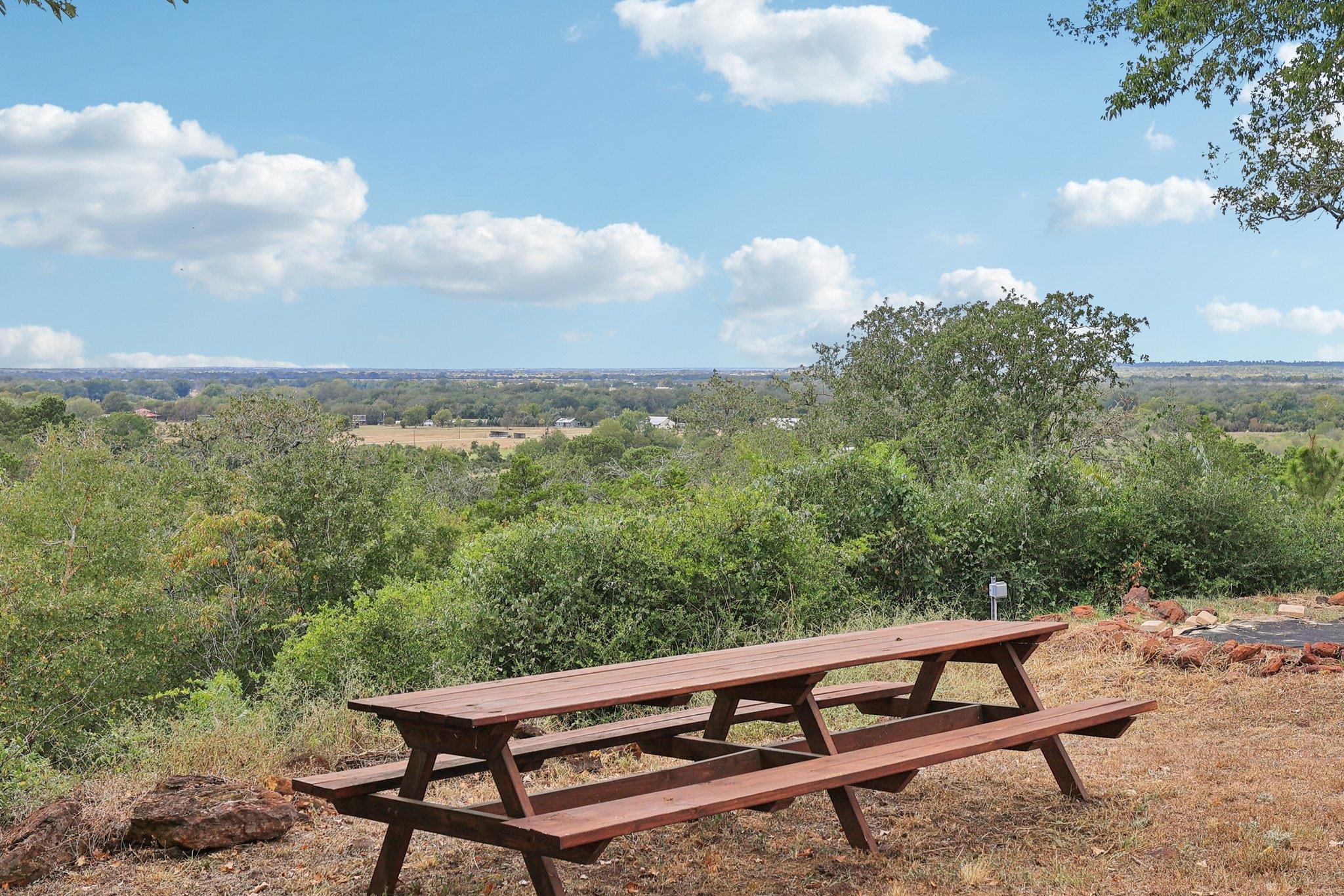 128 Copeland Hill Rd, Smithville, TX 78957