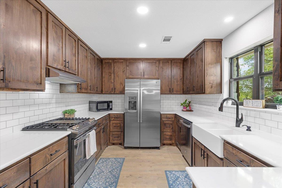 200 Rowlett Rd, Liberty Hill, TX 78642