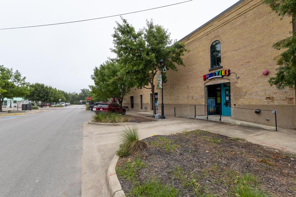 117 East St # 150, Hutto, TX 78634