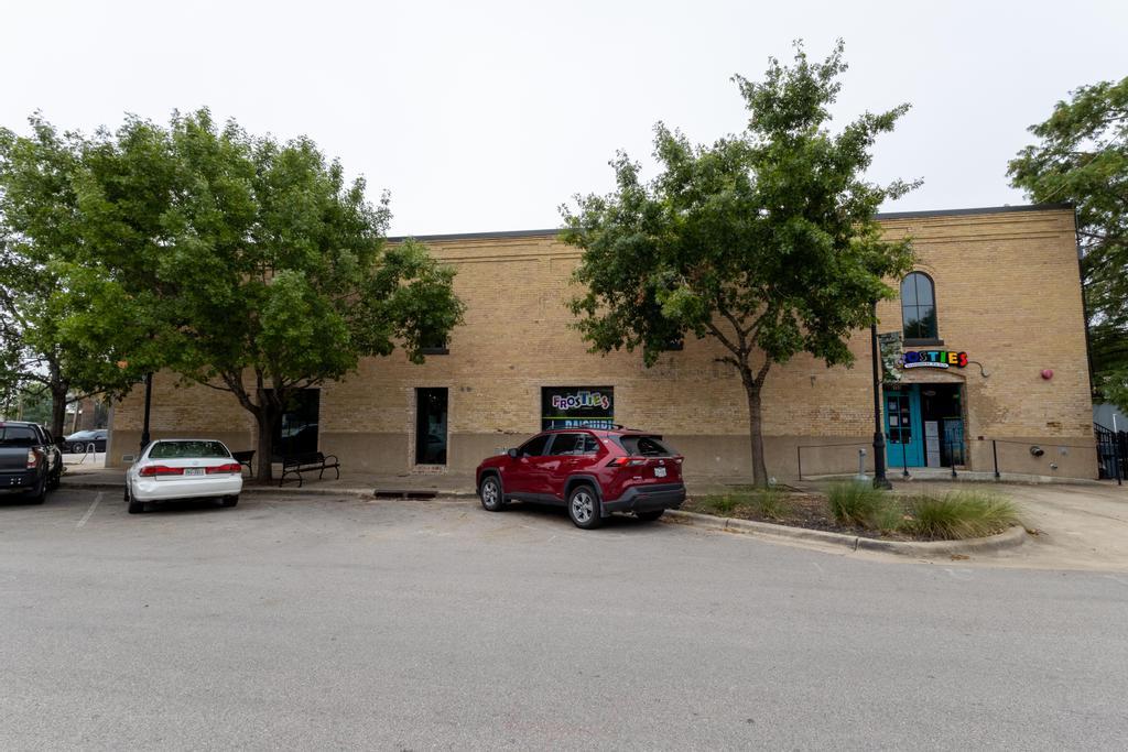 117 East St # 150, Hutto, TX 78634