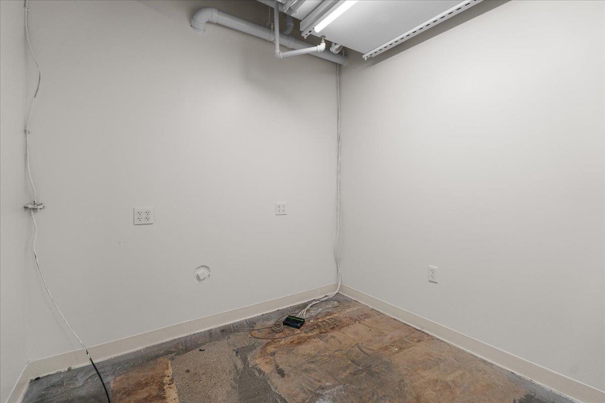 117 East St # 150, Hutto, TX 78634