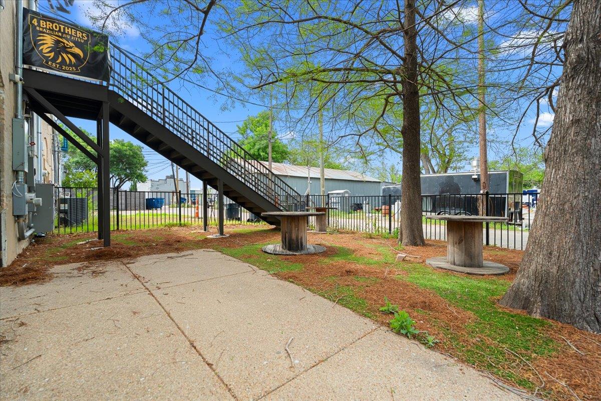 117 East St # 150, Hutto, TX 78634