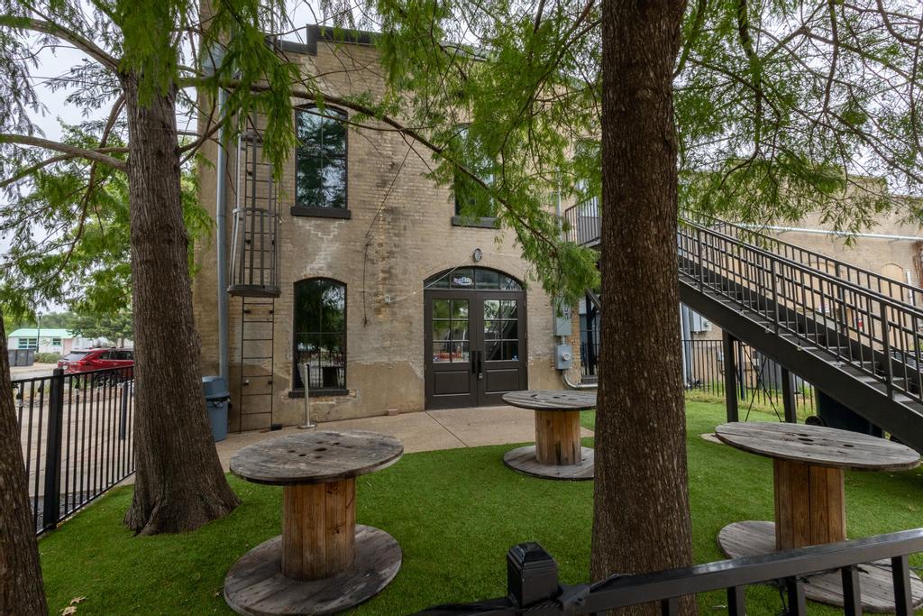 117 East St # 150, Hutto, TX 78634