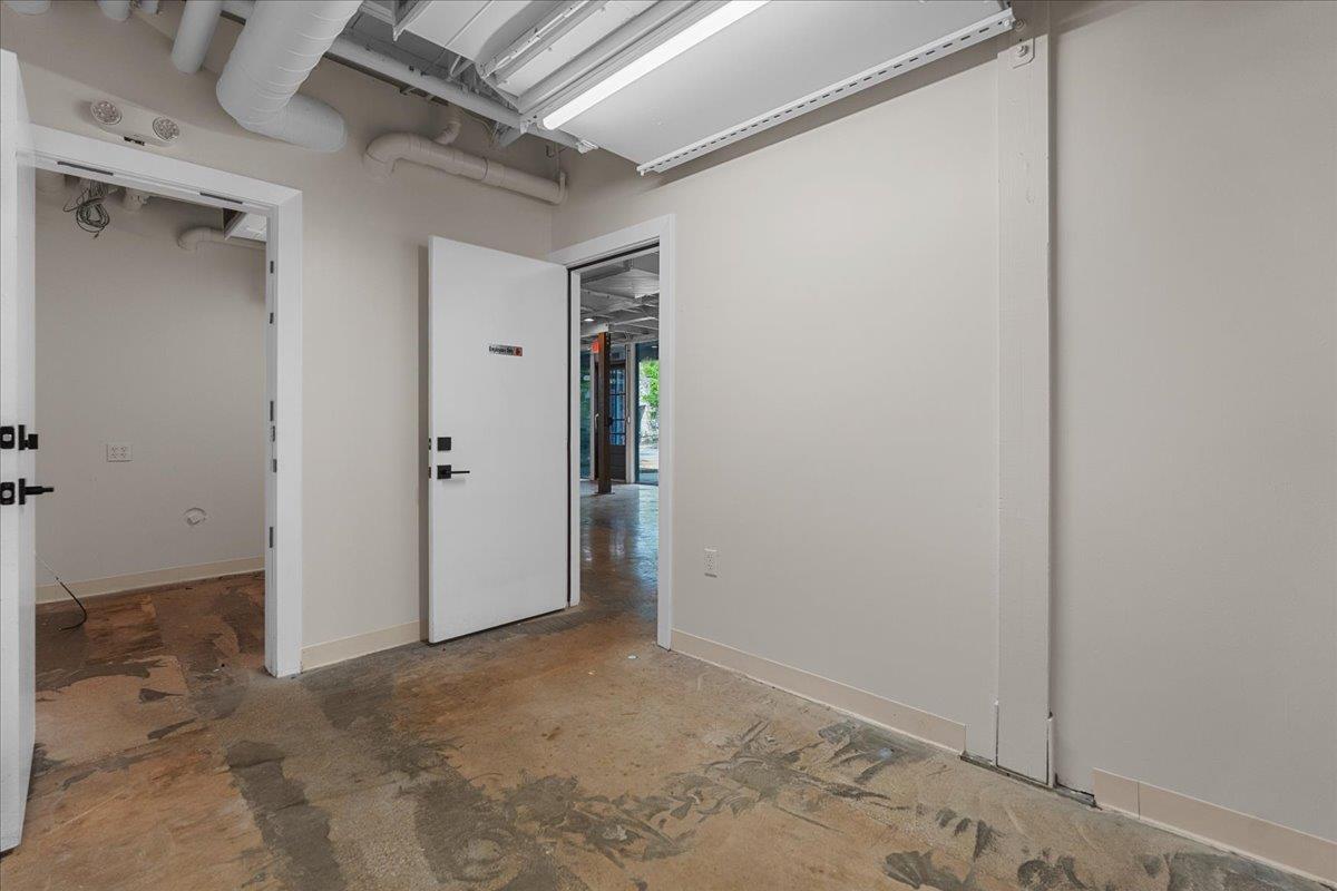 117 East St # 150, Hutto, TX 78634