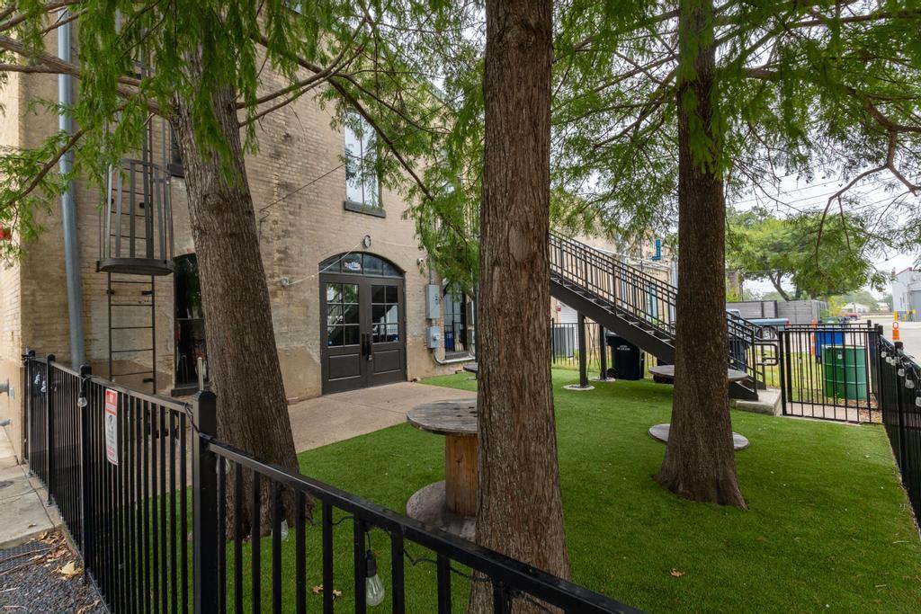 117 East St # 150, Hutto, TX 78634