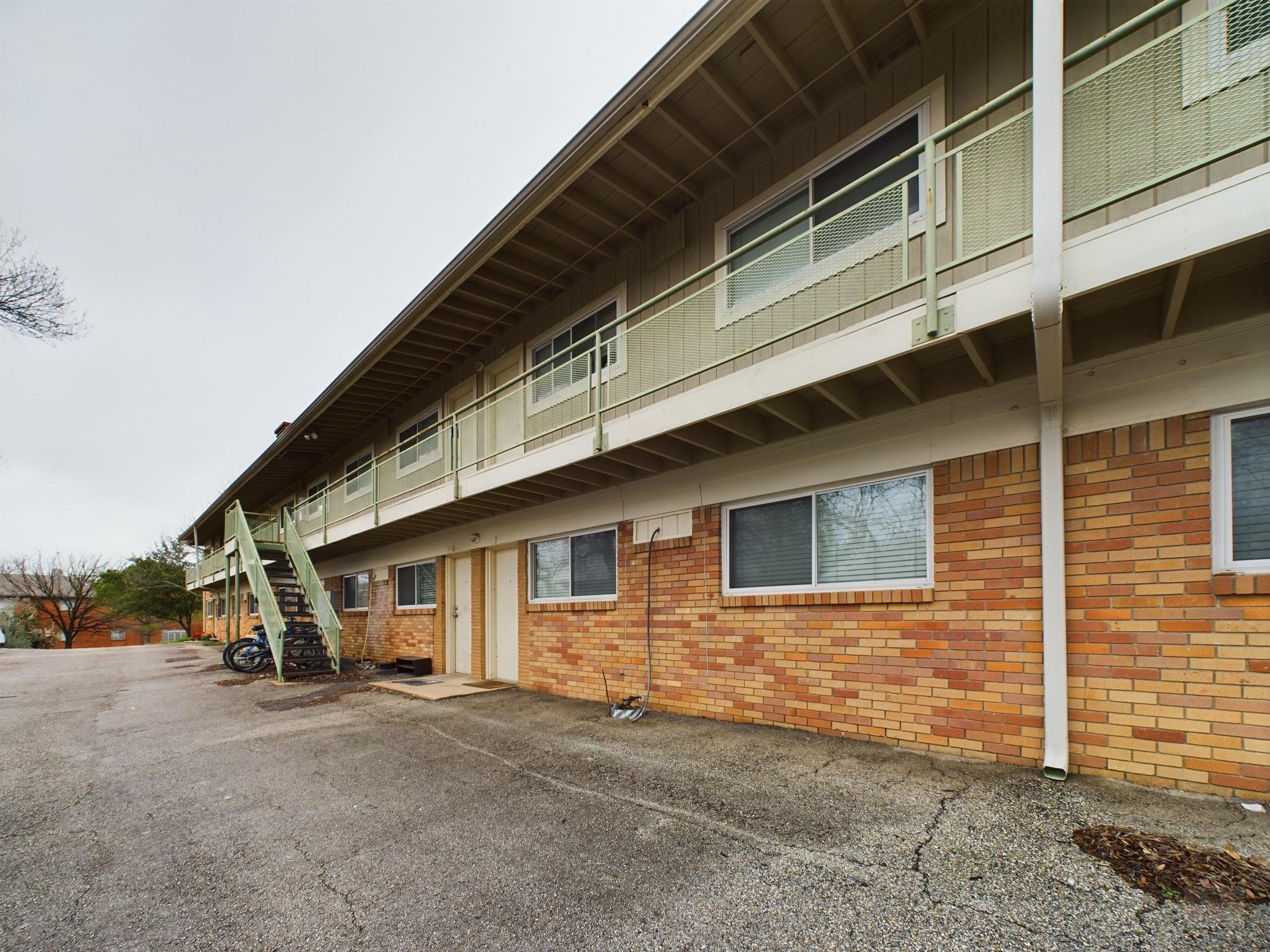 304 E 33rd St # 8, Austin, TX 78705