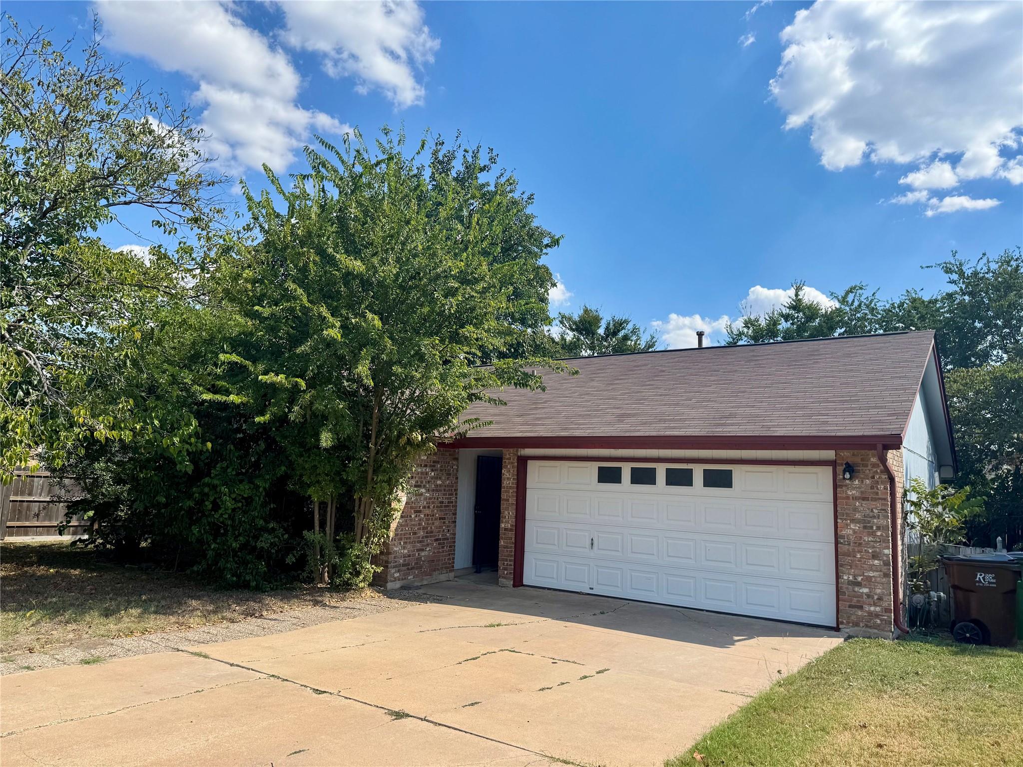 1203 Yorkshire Ln, Round Rock, TX 78664
