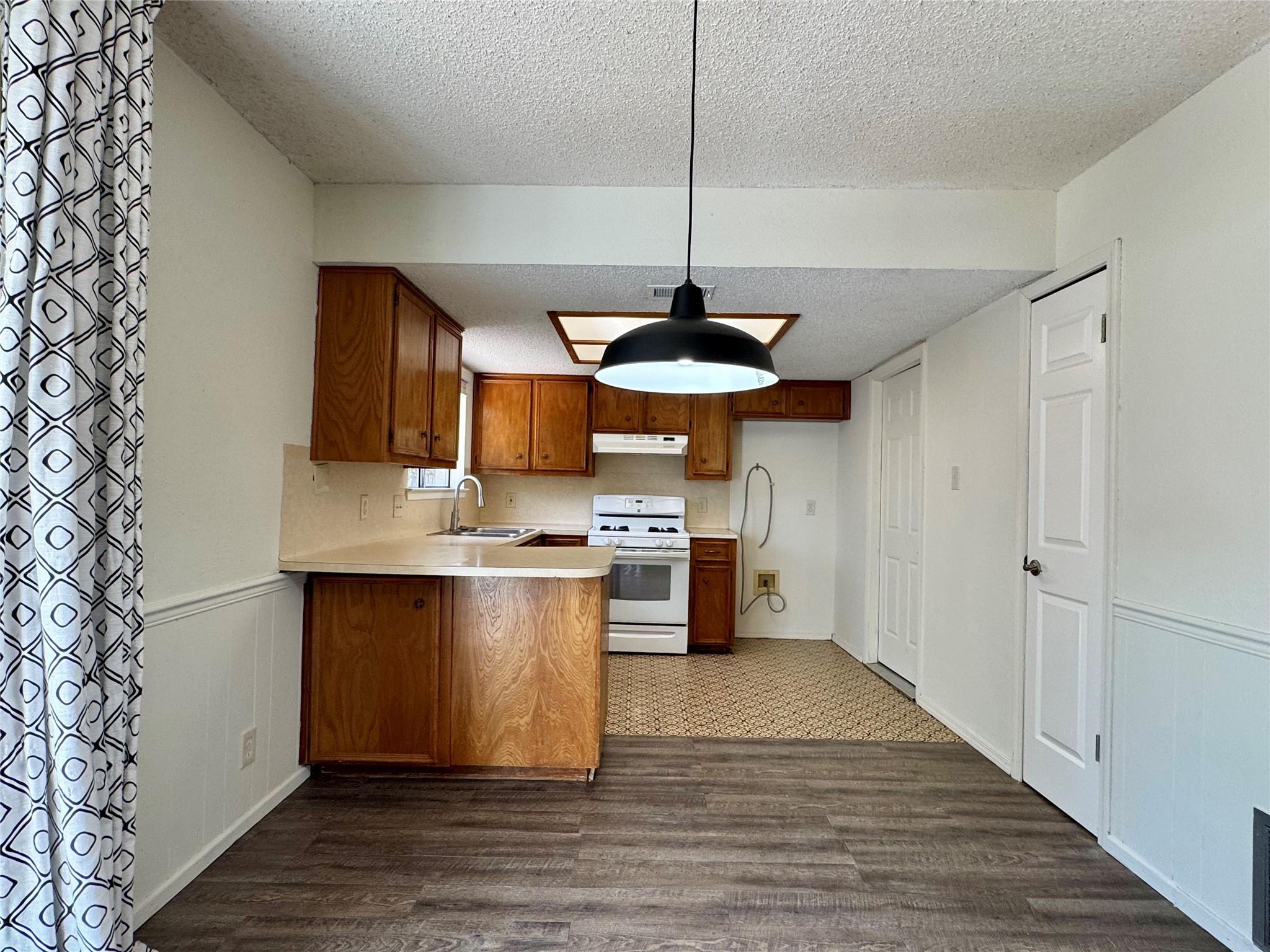 1203 Yorkshire Ln, Round Rock, TX 78664