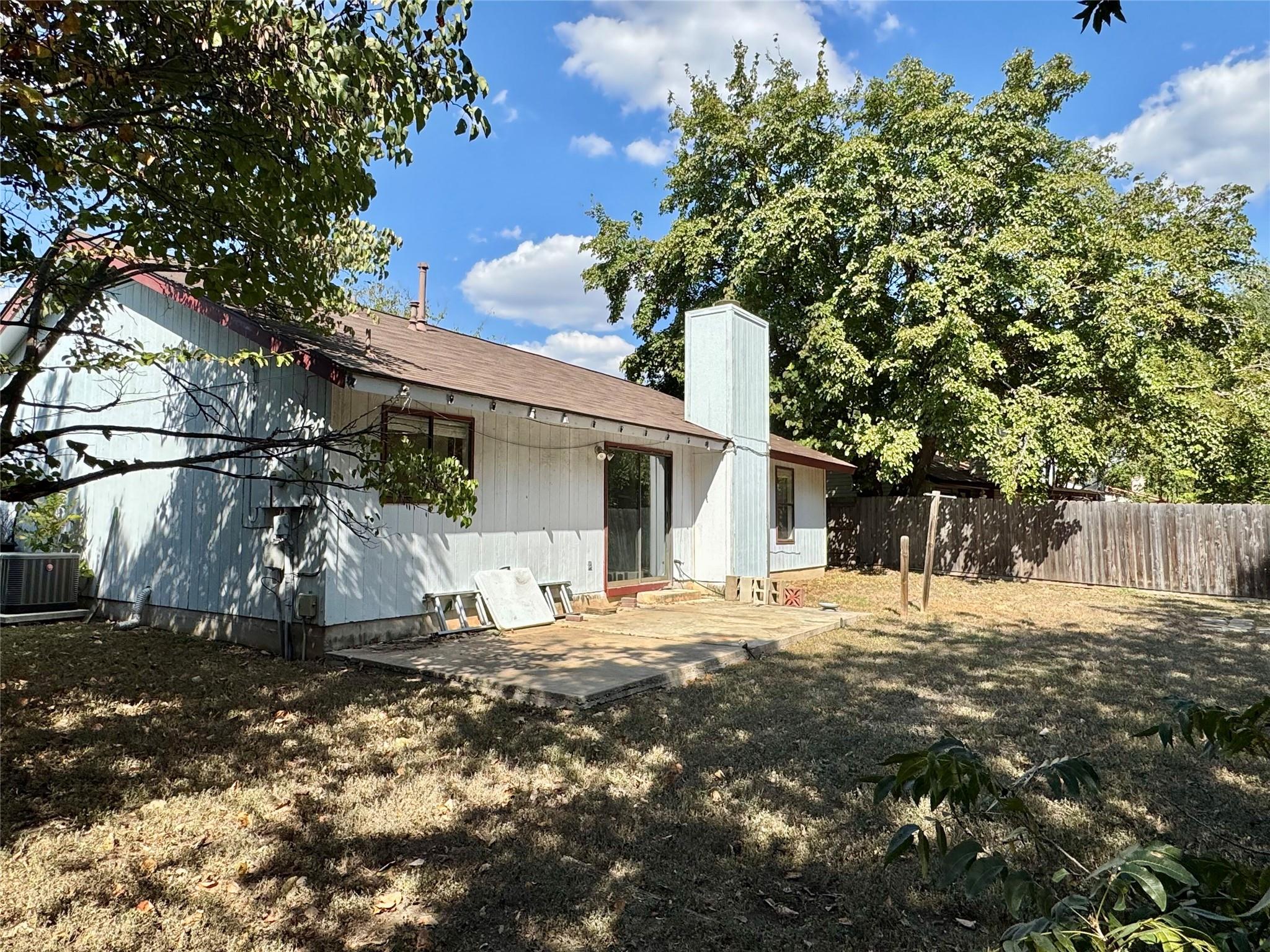 1203 Yorkshire Ln, Round Rock, TX 78664