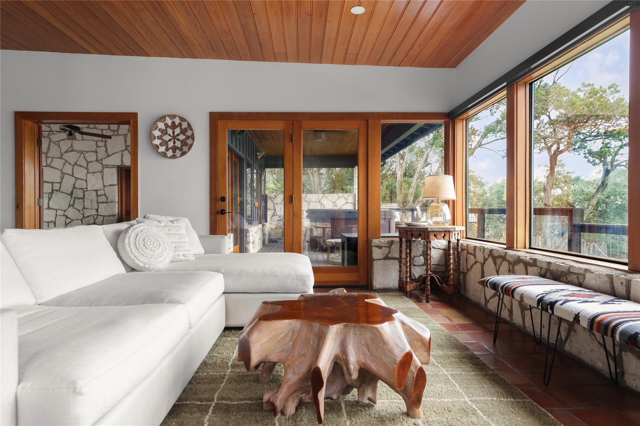 19745 Lakehurst Loop, Spicewood, TX 78669