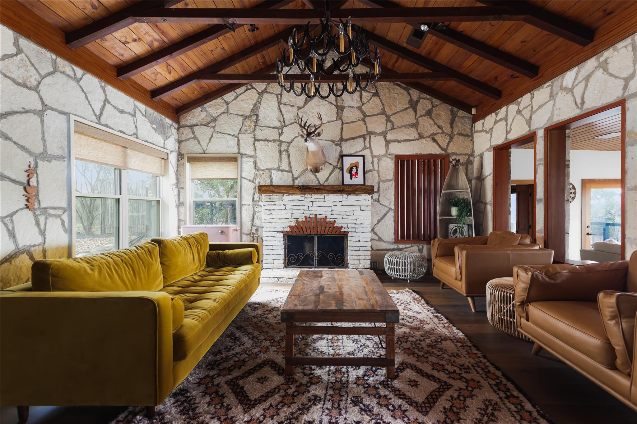 19745 Lakehurst Loop, Spicewood, TX 78669