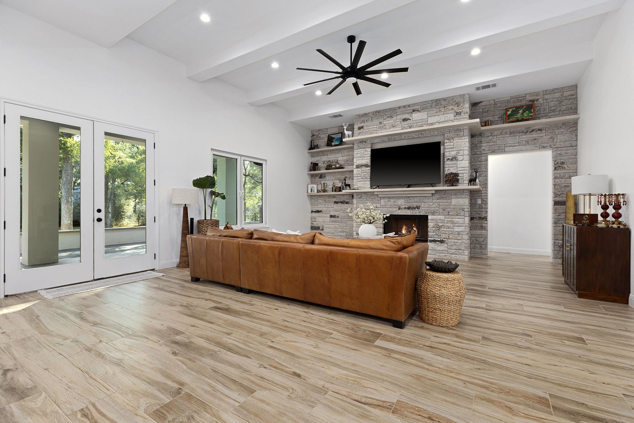 153 Fawn Holw, Elgin, TX 78621