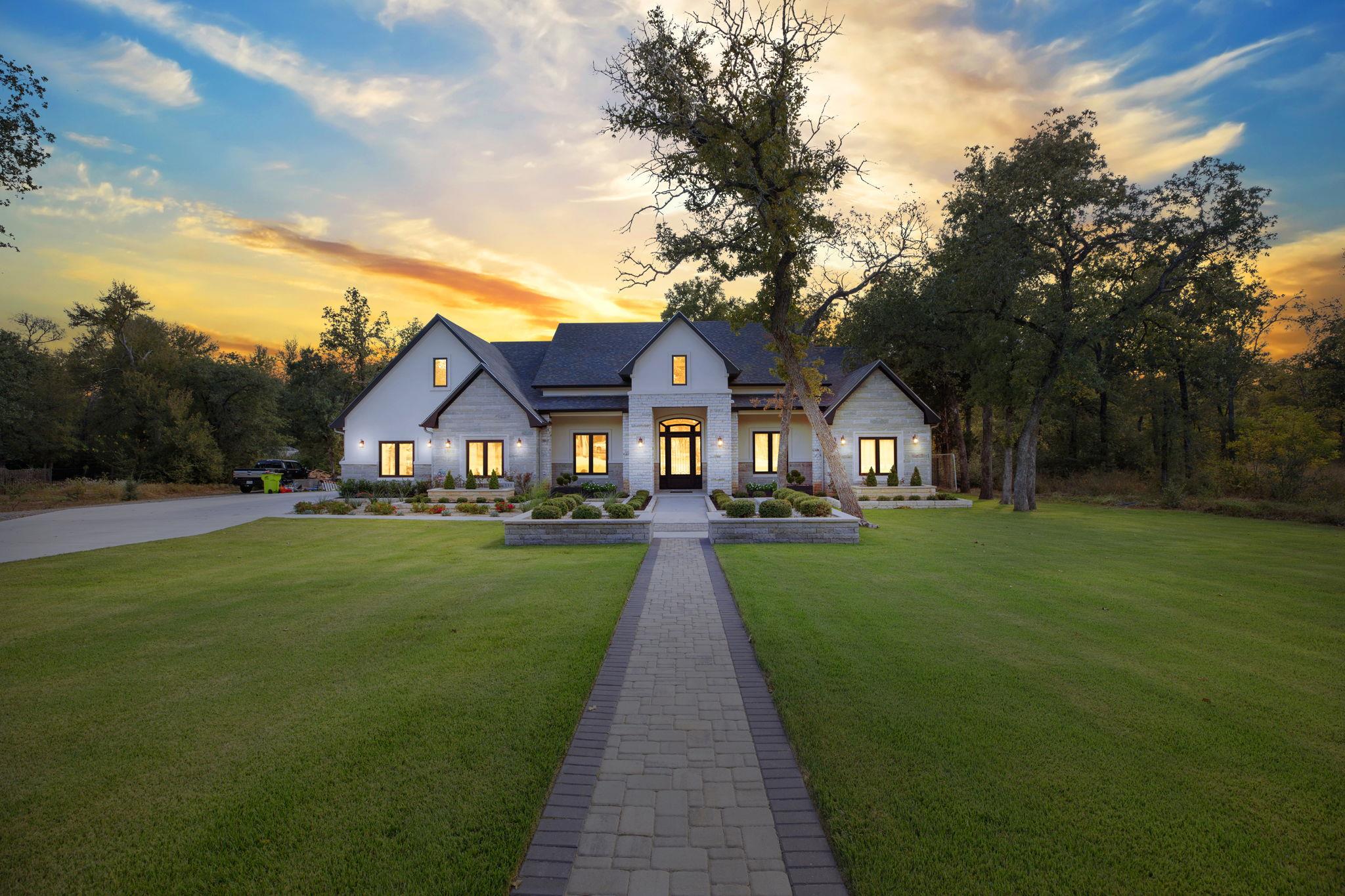 153 Fawn Holw, Elgin, TX 78621