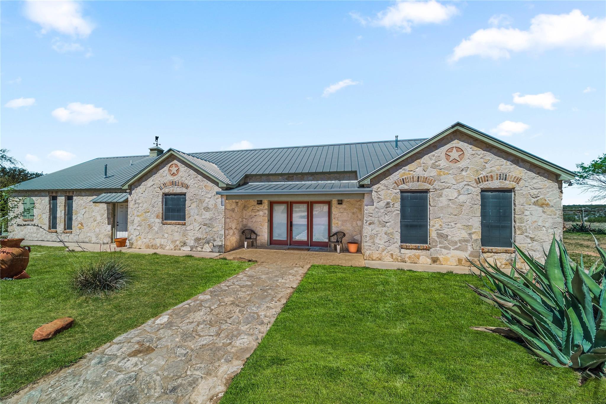 1428 Seven Springs Drive Dr, Junction, TX 76849