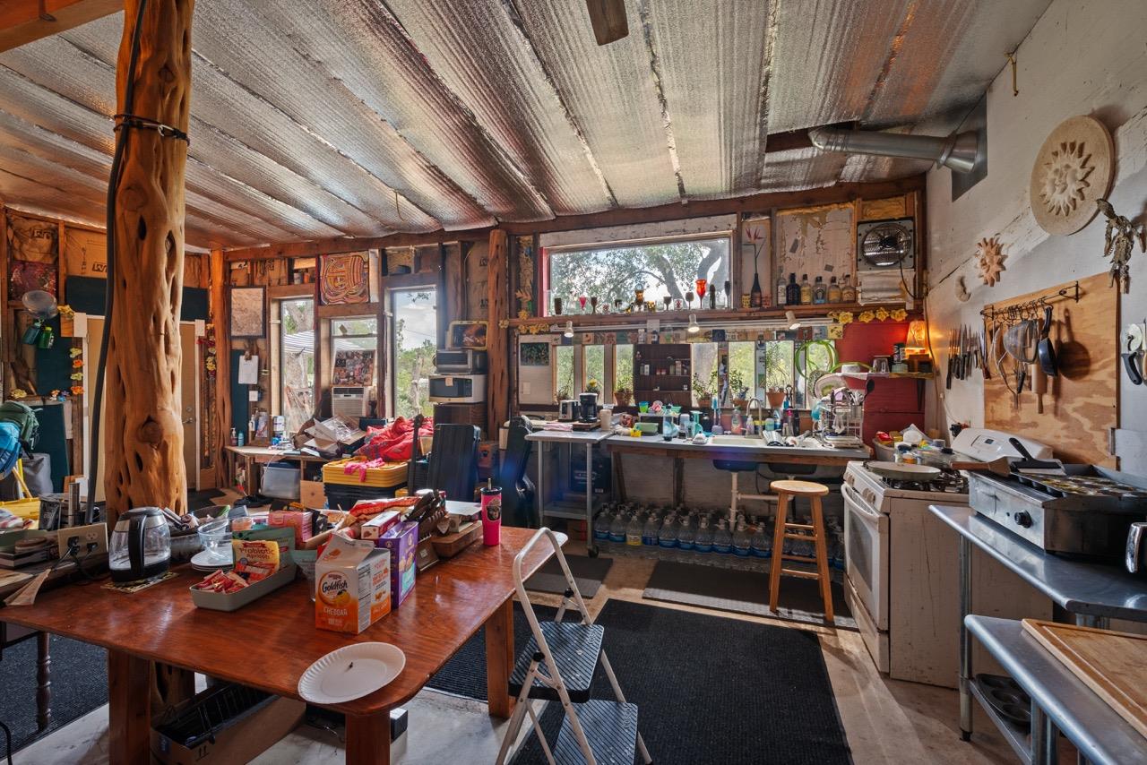 501 Limestone Ln, Driftwood, TX 78619