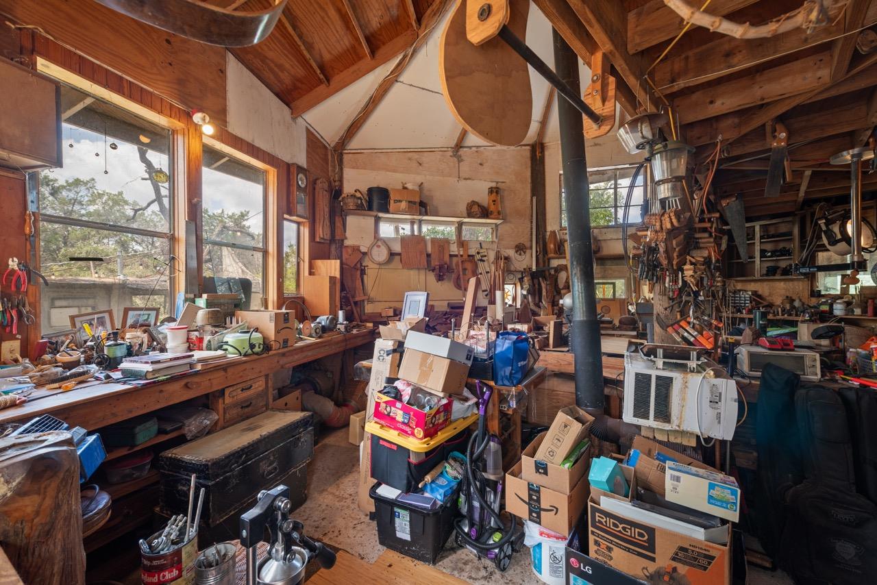 501 Limestone Ln, Driftwood, TX 78619