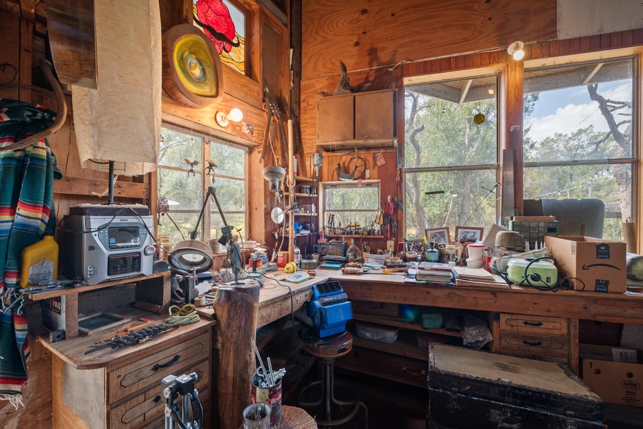 501 Limestone Ln, Driftwood, TX 78619