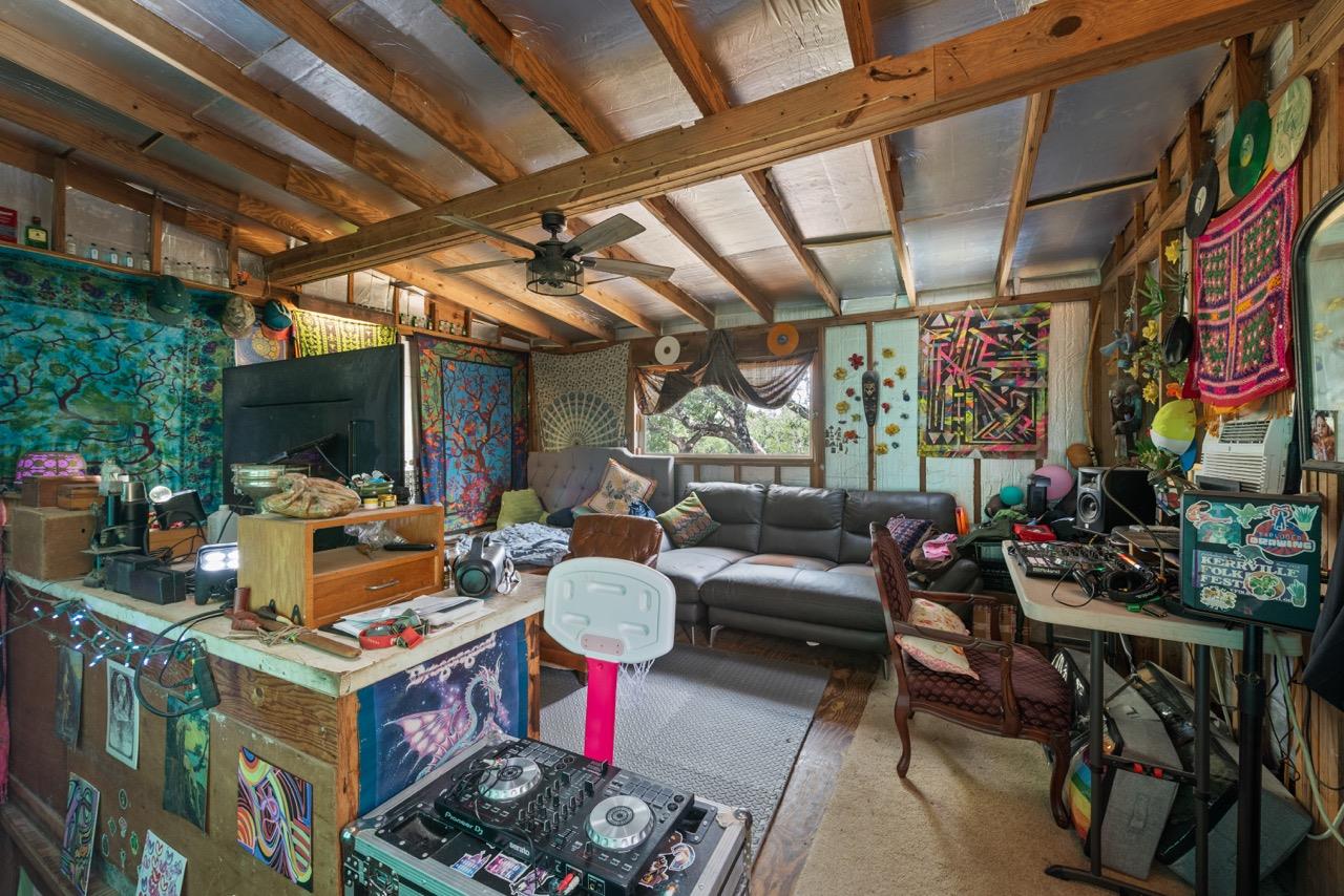 501 Limestone Ln, Driftwood, TX 78619