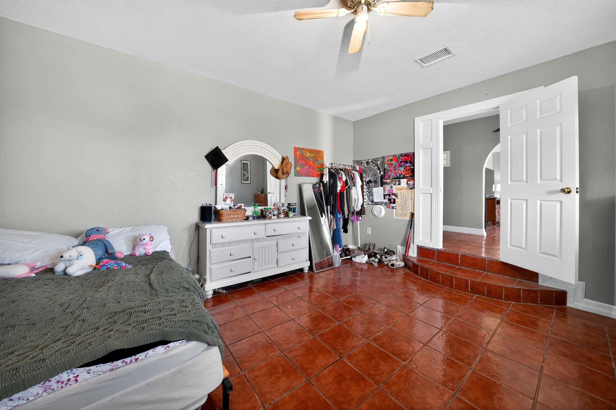 201 W Brazos St, Uvalde, TX 78801