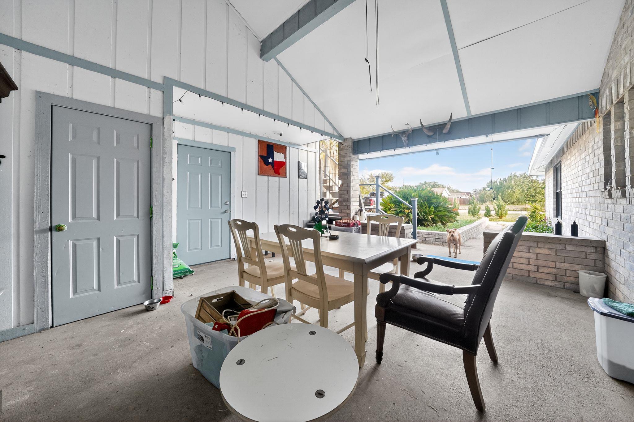 201 W Brazos St, Uvalde, TX 78801