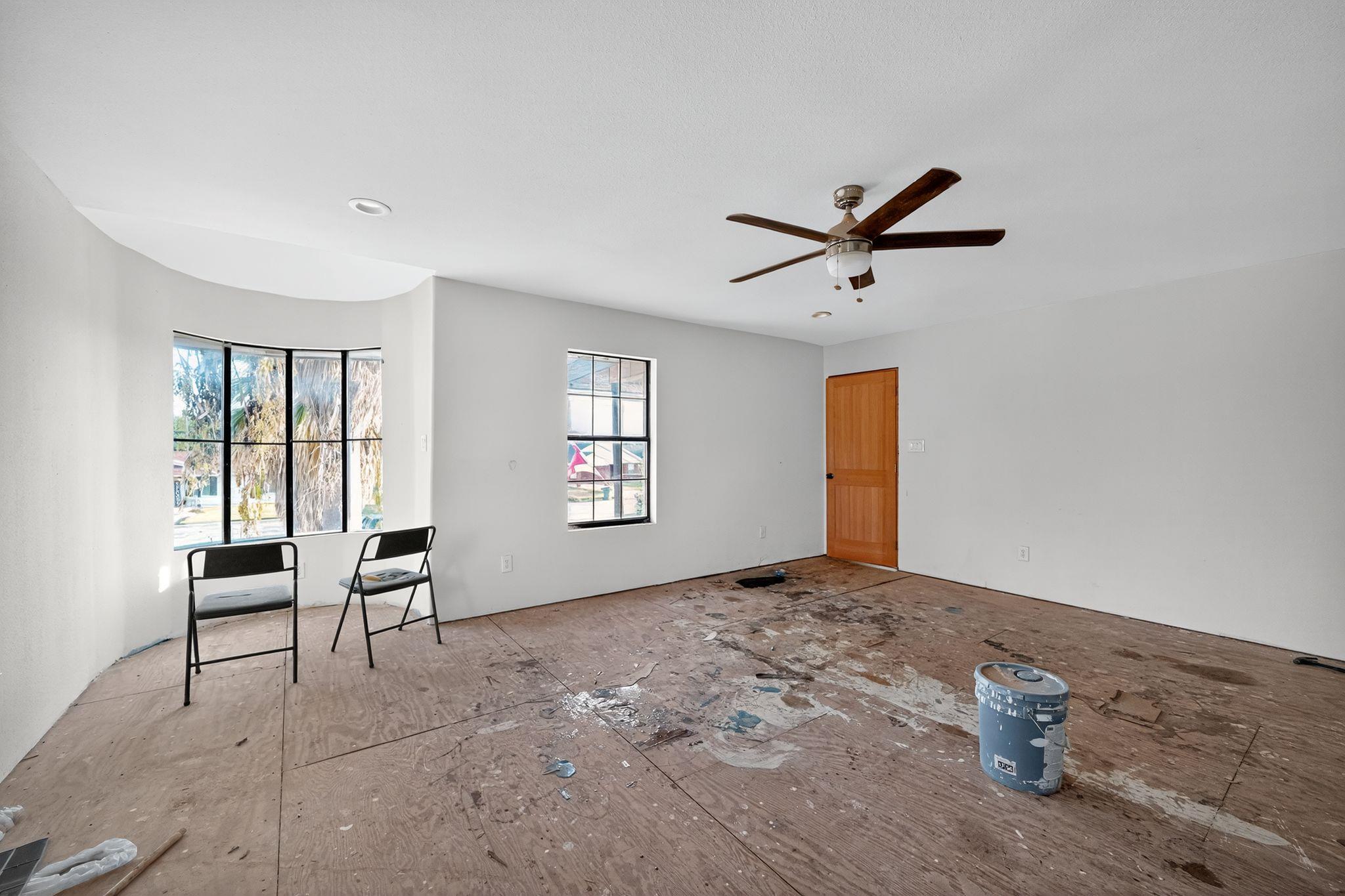 201 W Brazos St, Uvalde, TX 78801