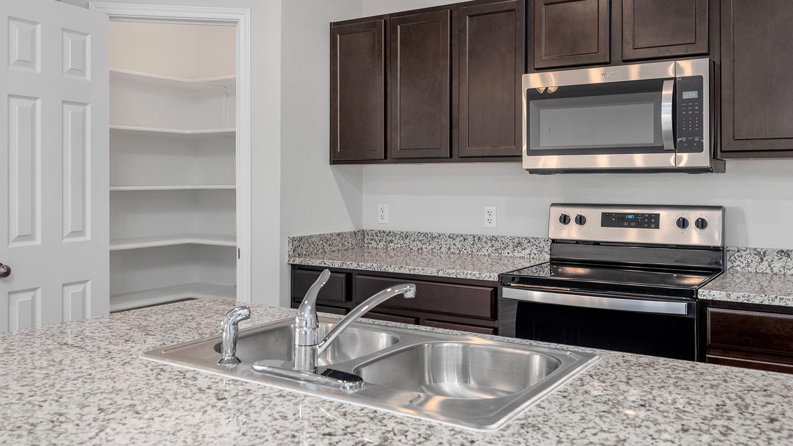 105 Little Green Trl, Jarrell, TX 76537