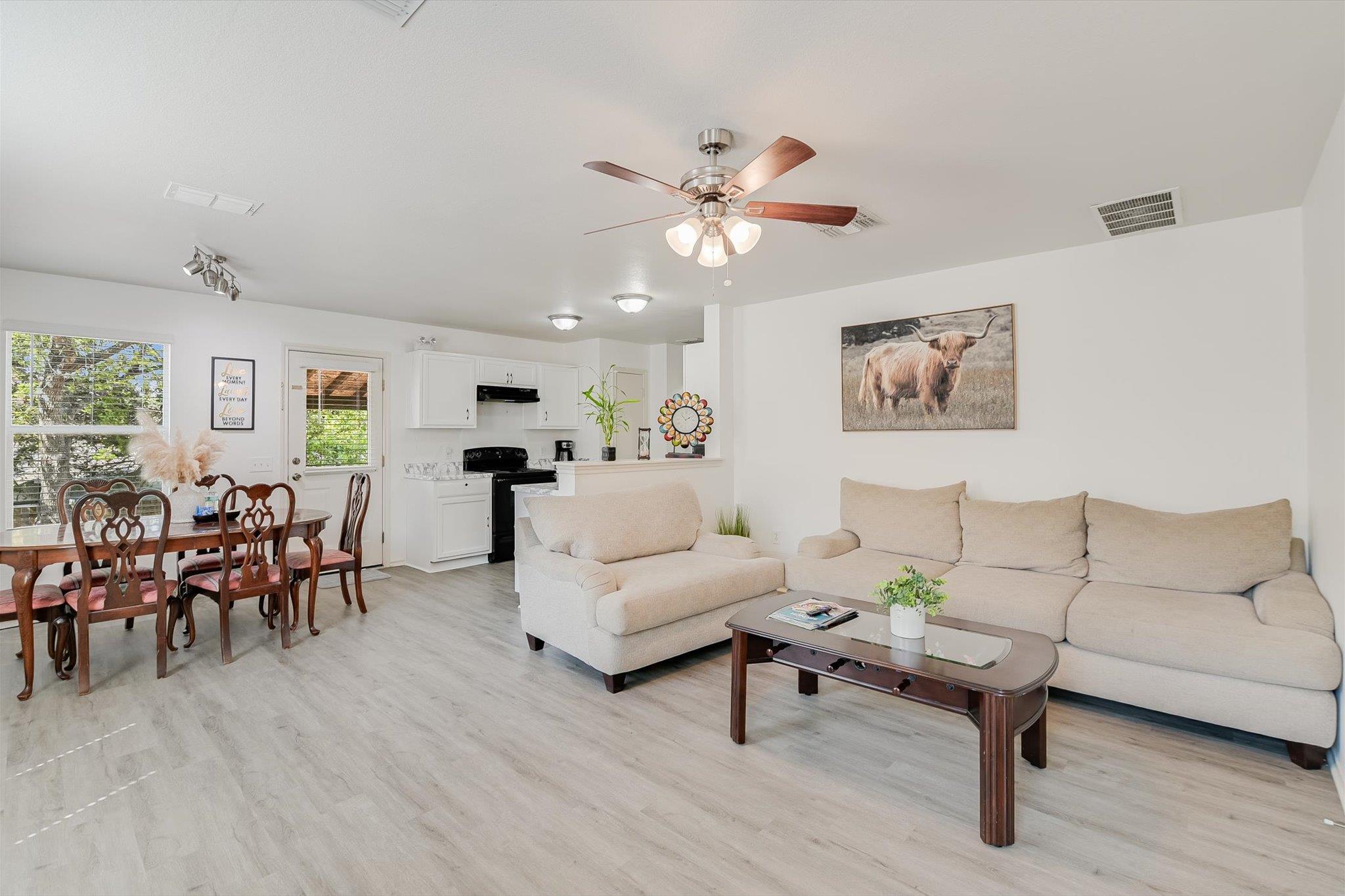 8710 Davis Oaks Trl, Austin, TX 78748