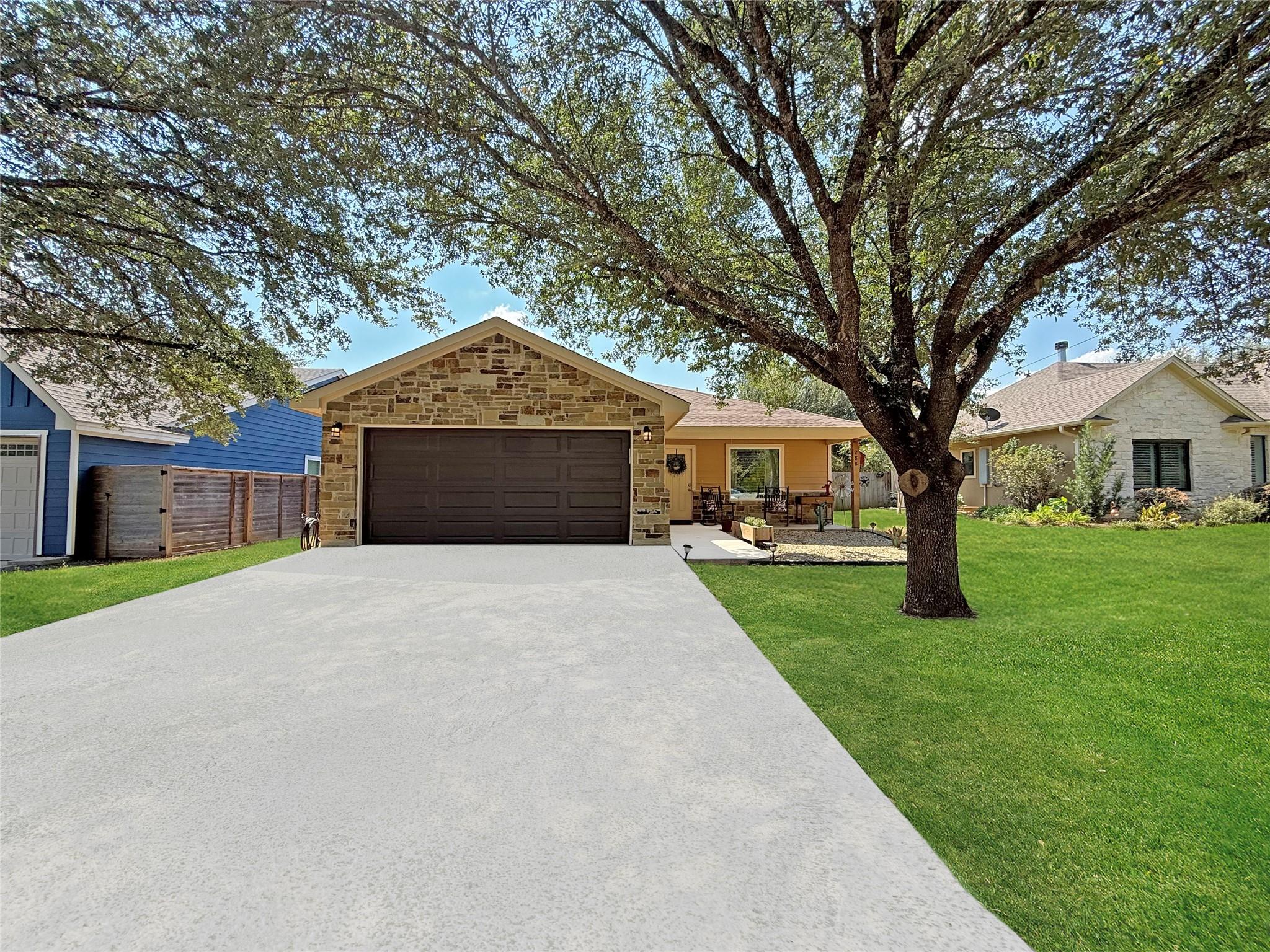 288 Nursery Dr, Lexington, TX 78947