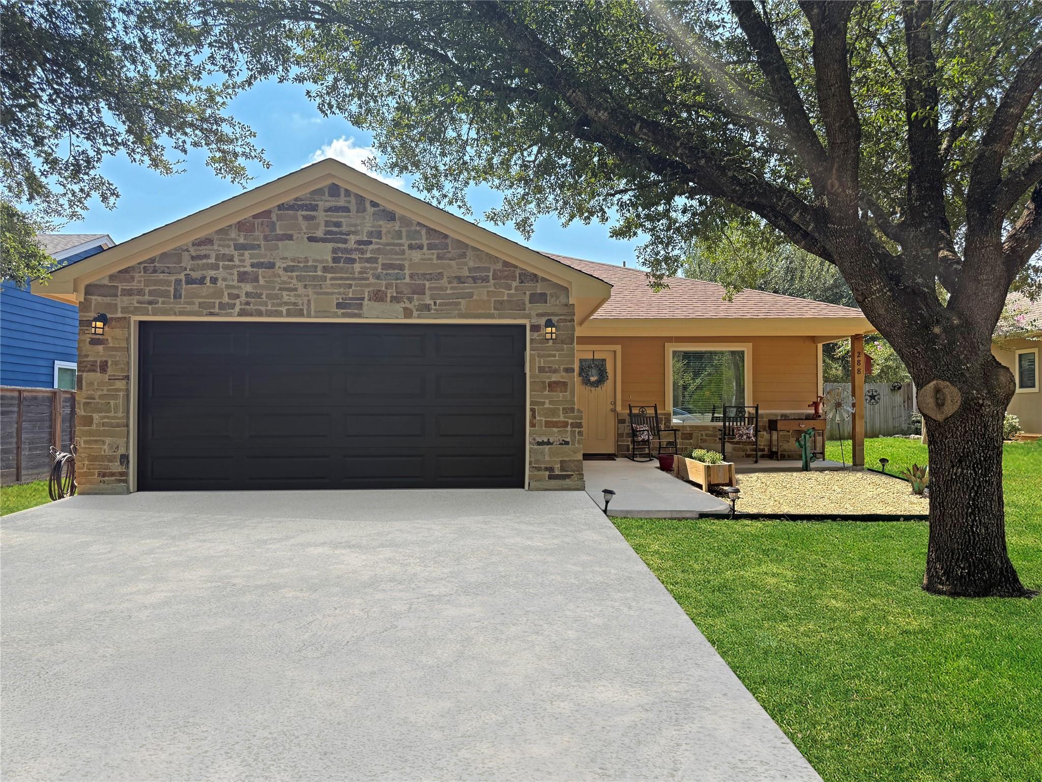 288 Nursery Dr, Lexington, TX 78947