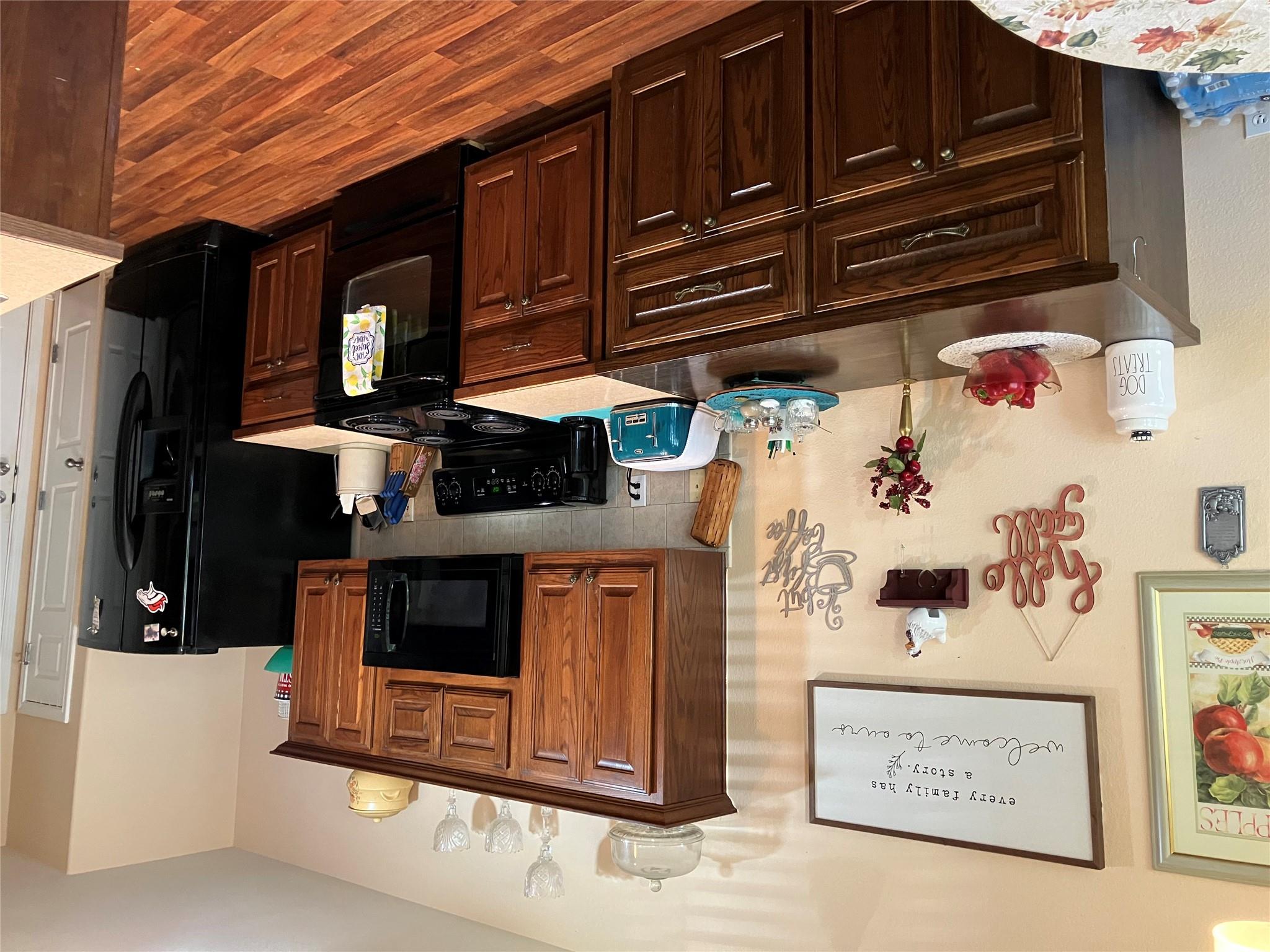 250 Engineers Pass, Jarrell, TX 76537