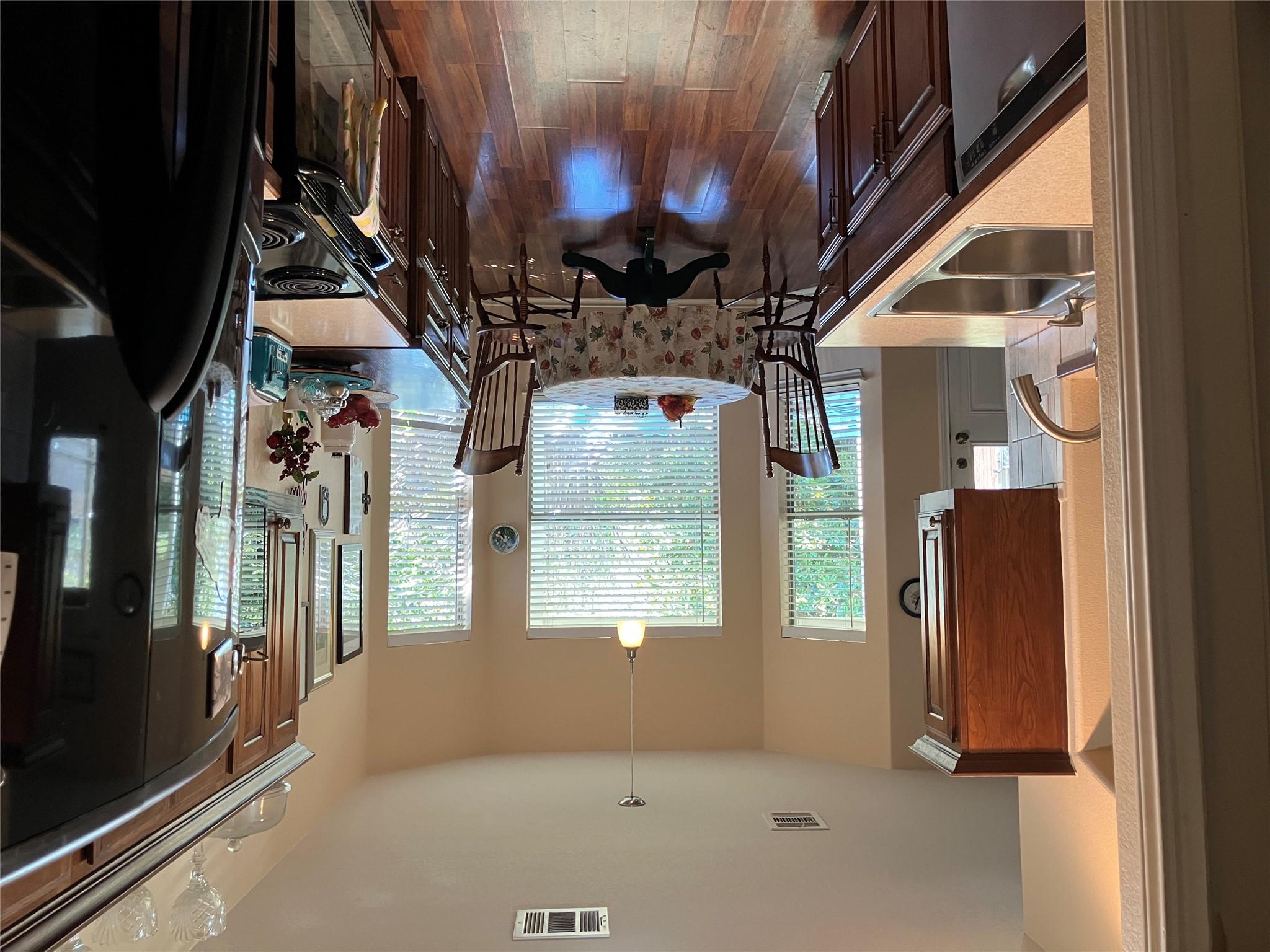 250 Engineers Pass, Jarrell, TX 76537