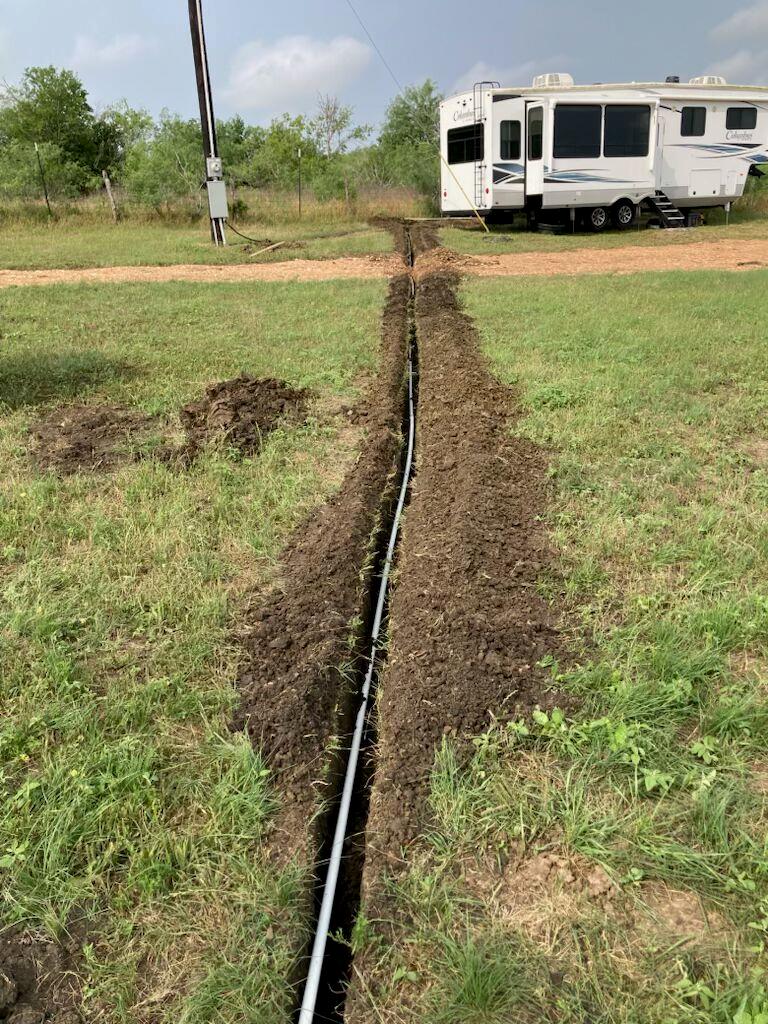 1096 County Road 447, Waelder, TX 78959