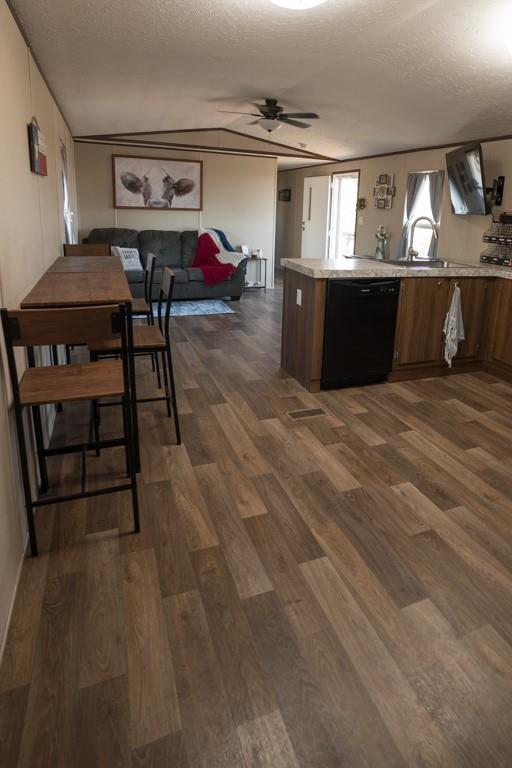 1096 County Road 447, Waelder, TX 78959