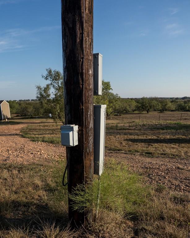 1096 County Road 447, Waelder, TX 78959