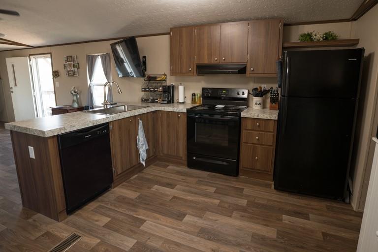 1096 County Road 447, Waelder, TX 78959