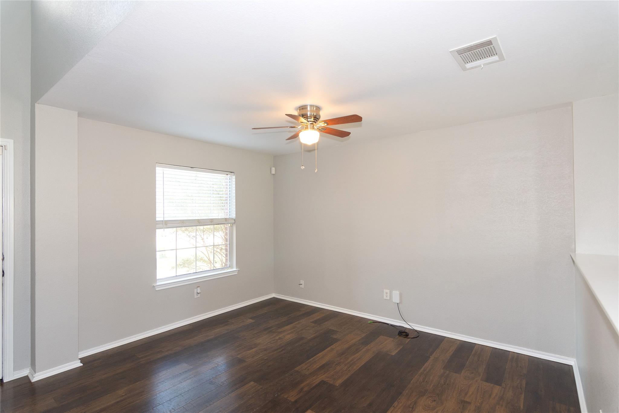 104 Phillips St, Hutto, TX 78634